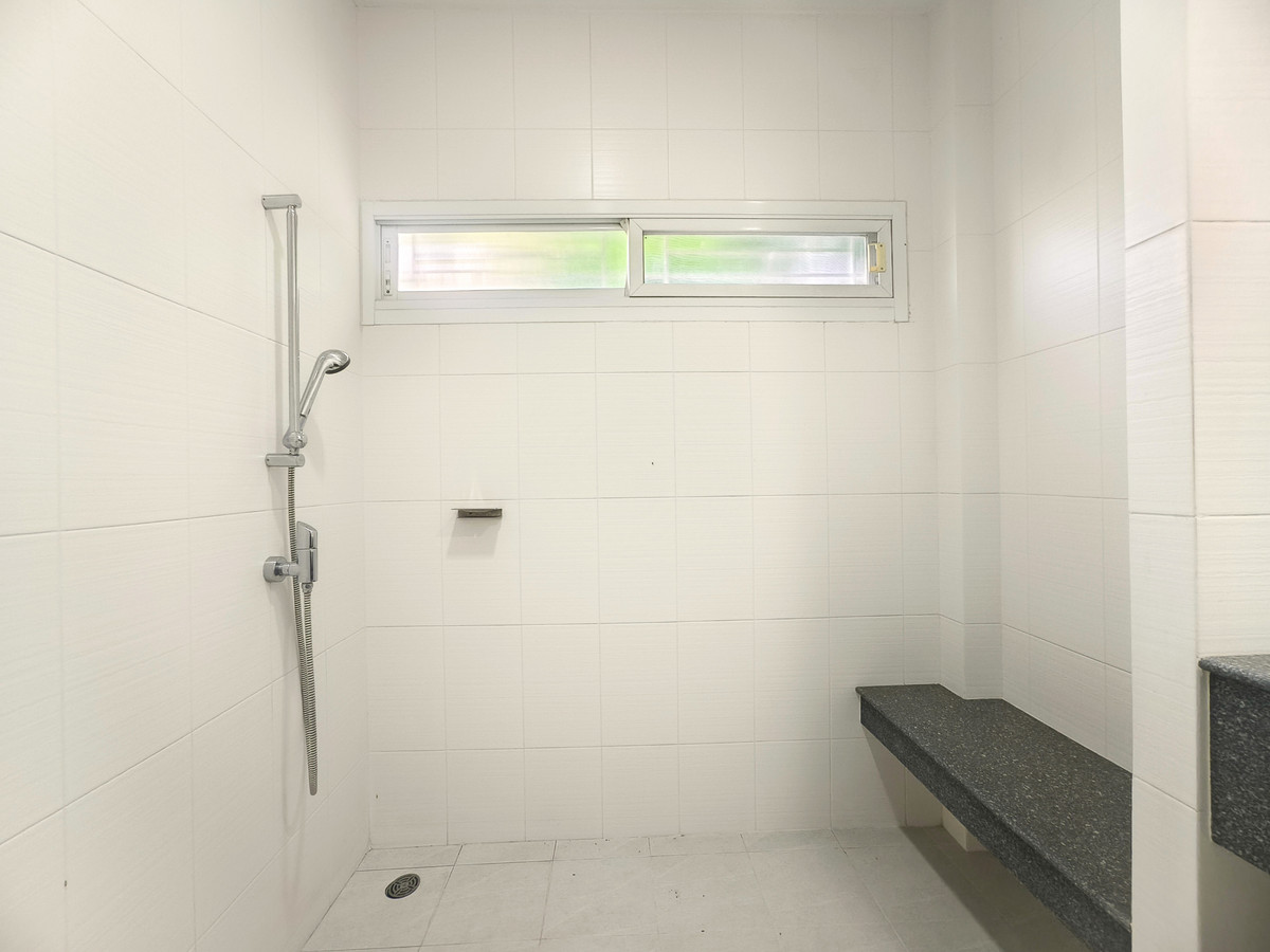 ขายบ้านมีนบุรี-ร่มเกล้า : ขาย บ้านเดี่ยว สัมมากร รามคำแหง162/1 ติดรถไฟฟ้า 4 ห้องนอน 3 ห้องน้ำ เพดานสูง double volume มีห้องนอนชั้นล่าง พร้อมตกแต่ง ค่าส่วนกลางถูก