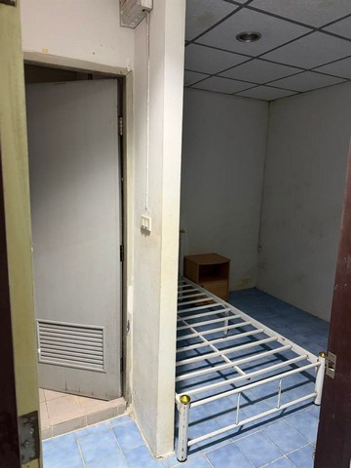 For RentShop HouseSukhumvit, Asoke, Thonglor : HR3365 Commercial building for rent, 2 units, next to Sukhumvit main road. Location with highest potential In the heart of the business district and residences for foreigners.