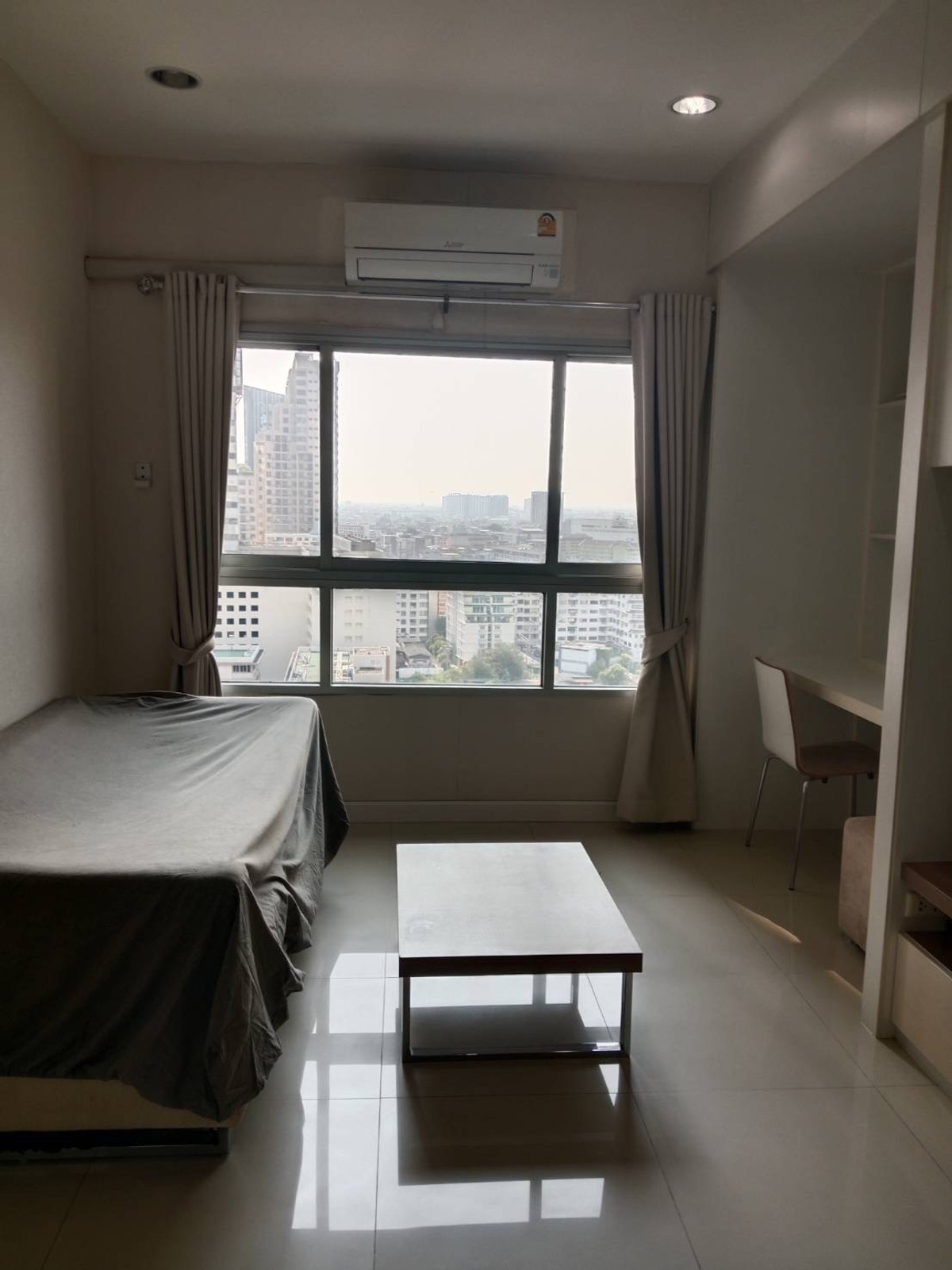 ให้เช่าคอนโดวงเวียนใหญ่ เจริญนคร : (ปล่อยเช่า) Q Huuse Sathorn 1-BR 42.56 Sq.m. เฟอร์เครื่องใช้ไฟฟ้าครบ ชั้นสูง วิวโล่ง ㅡ ใกล้ 🚆BTS กรุงธนบุรี