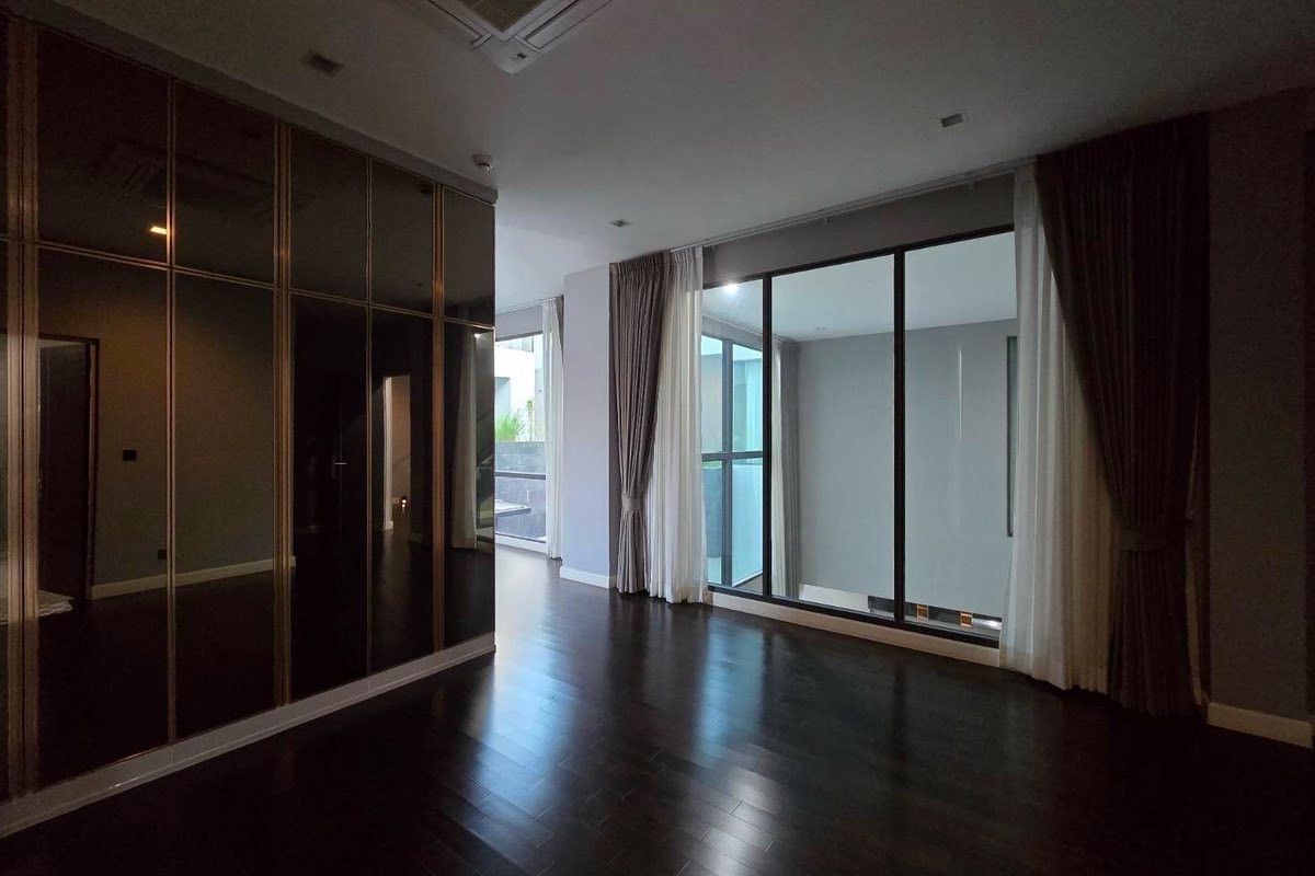 ให้เช่าบ้านพัฒนาการ ศรีนครินทร์ : ให้เช่า บ้าน The Gentry พัฒนาการ 2 เนื้อที่ 70 ตร.วา พื้นที่ใช้สอย 440 ตร.ม. 4 ห้องนอน 5 ห้องน้ำ 3 ที่จอดรถ