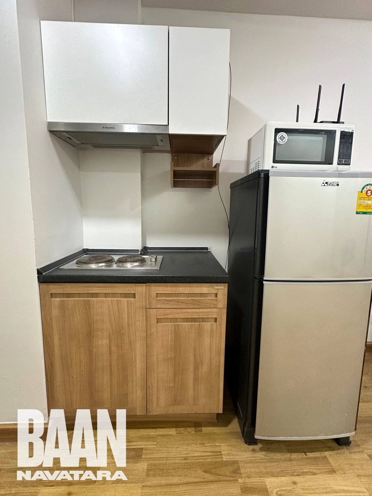 ให้เช่าคอนโดเกษตร นวมินทร์ ลาดปลาเค้า :  คอนโดบ้านนวธารา 61ตรม. ชั้น1 ห้องอยู่บริเวณหัวมุม เงียบสงบ  ถเข้าได้ 2 ทาง หน้าห้อง เข้าจากที่จอดรถ และ หลังห้อง ออกไปเป็นสระว่ายน้ำและ fitness