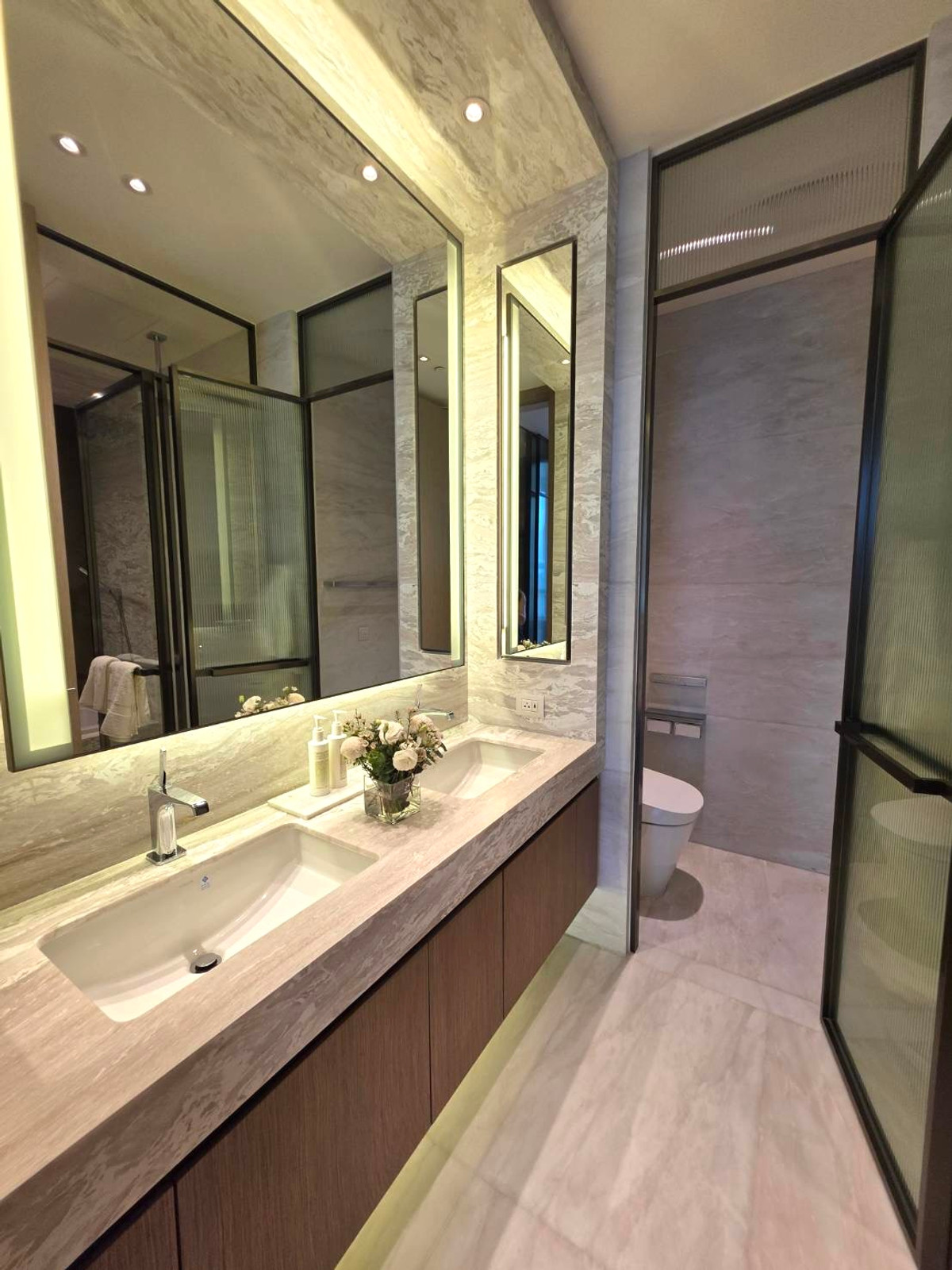 For SaleCondoWitthayu, Chidlom, Langsuan, Ploenchit : Scope Langsuan: 1bed 1bath + powder room 84.8 sqm. 45,500,000 Brand new Fully Furnished Am: 06561999198