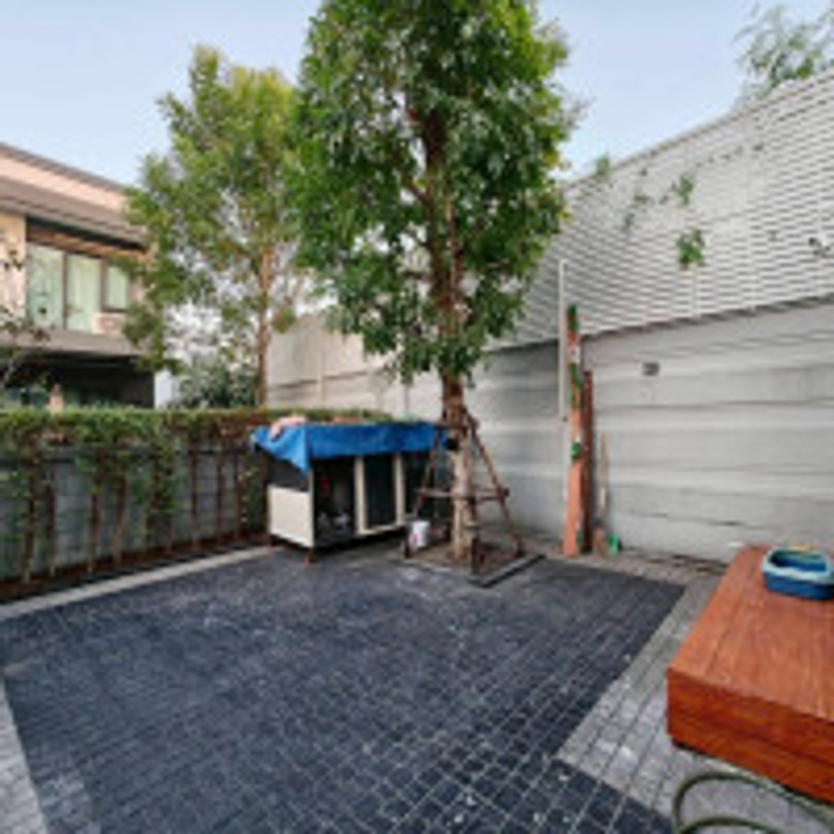 HouseLadkrabang, Suwannaphum Airport : Sell/rent luxury house THE CITY Sukhumvit-On Nut Private corner house, 4 bedrooms, 5 bathrooms, 18.5 million (rent 1 hundred thousand), has a separate pet room, fully furnished, ready to move in, AP quality society.