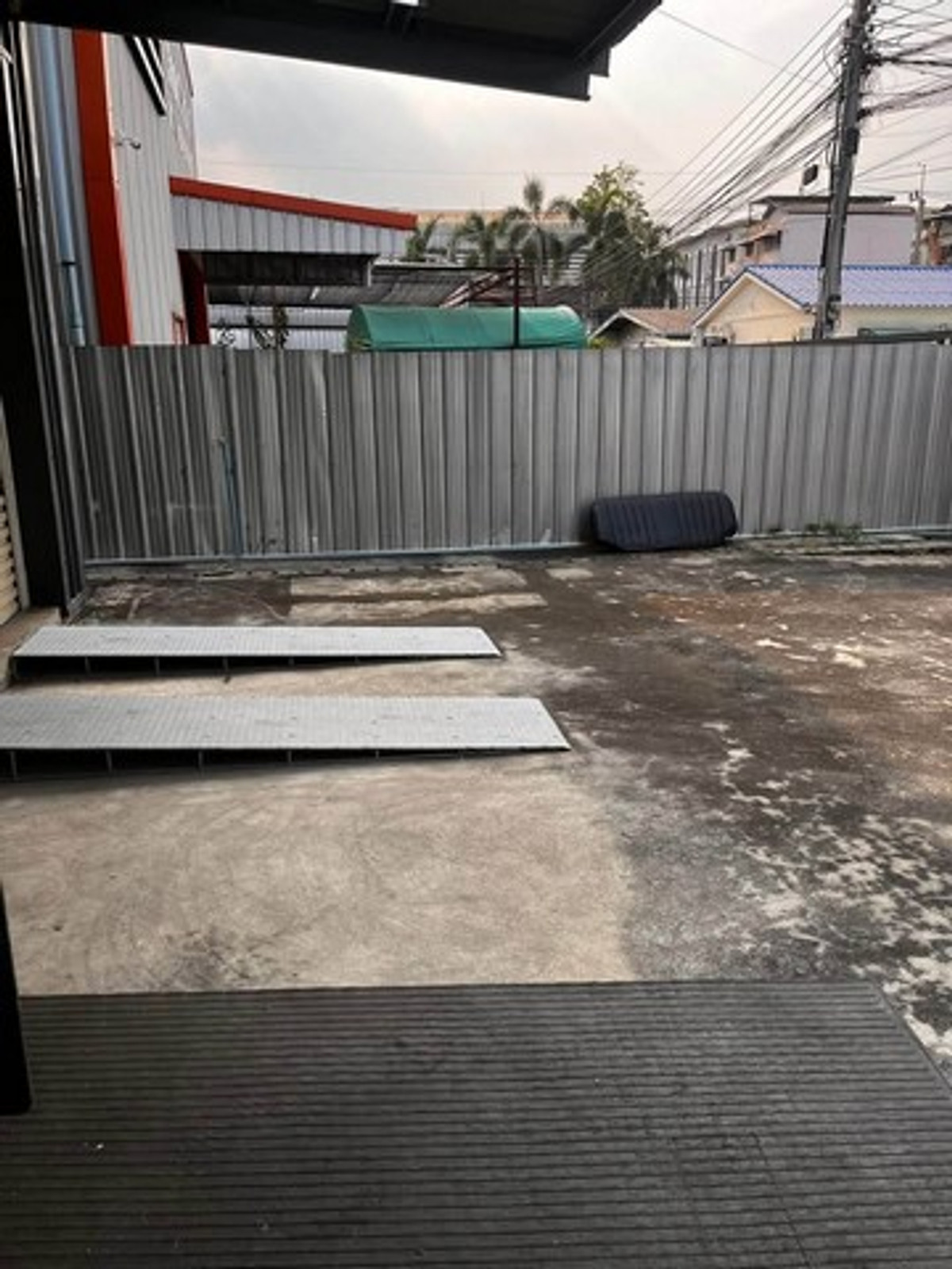 For RentWarehouseChokchai 4, Ladprao 71, Ladprao 48, : HR3343 Warehouse with office for rent, 2 floors – Chokchai 4 / Satri Witthaya 2 location, total usable area 260 sq m | Electric door | 13 CCTV cameras (ready to do business immediately!)