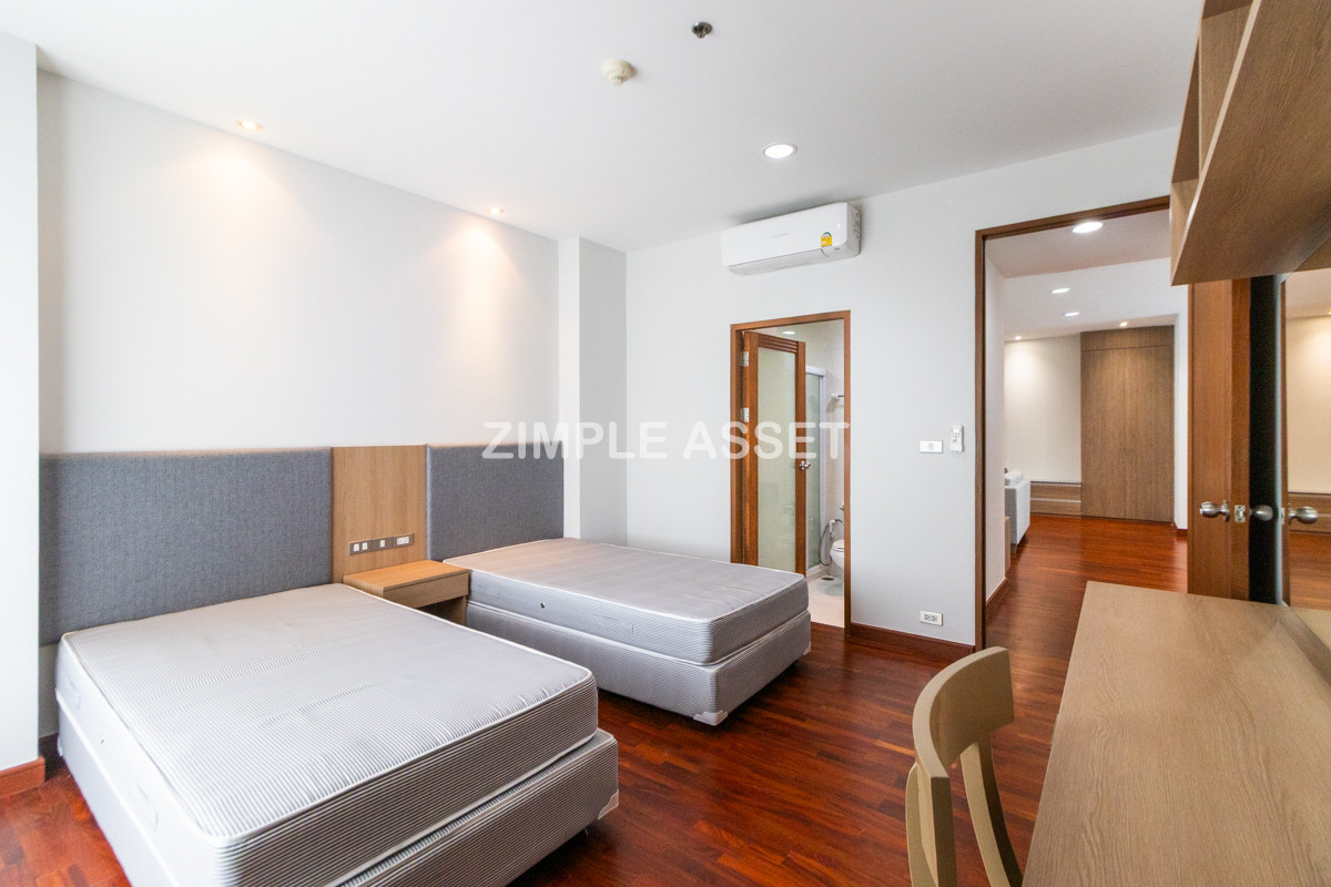 For RentSukhumvit, Asoke, Thonglor : Line ID: @zimple_asset Luxury aprtment in center of sukhumvit. Offering premium facilities for an elevated living experience. Surrounded by leading shopping malls in a prime location.