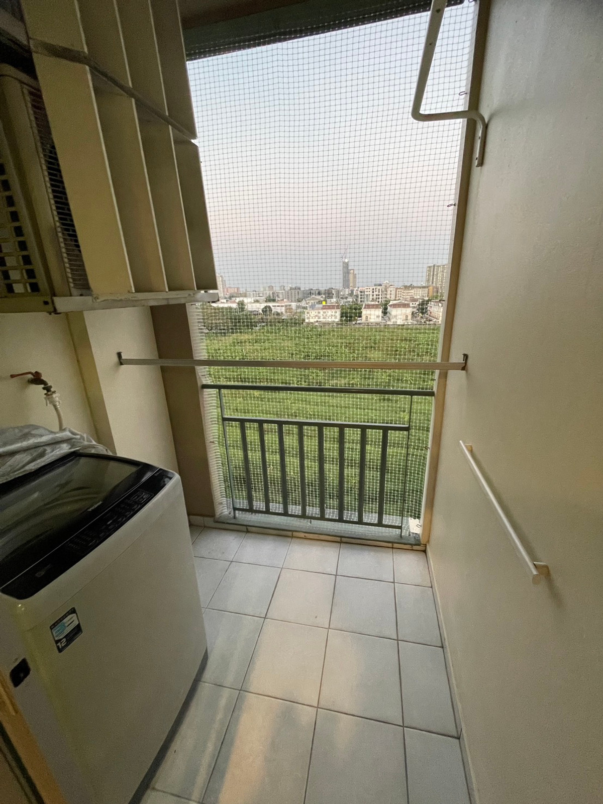 For RentCondoRamkhamhaeng, Hua Mak : Newly renovated condo for rent The room is beautifully decorated as described. Hurry and reserve before the university opens. Lumpini Vill Ramkamhang26 call 0896620022