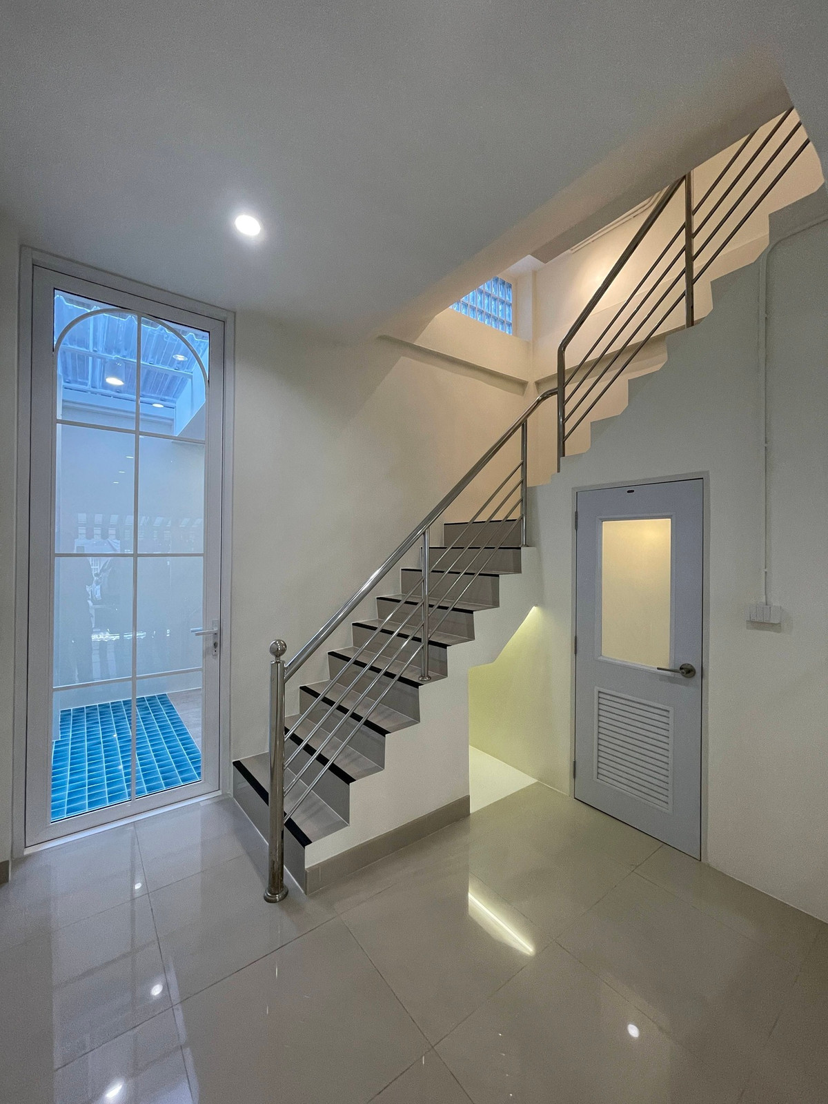 ให้เช่าทาวน์โฮมอ่อนนุช อุดมสุข : RH040326 ให้เช่า ทาวน์เฮาส์รีโนเวทใหม่ 2 ห้องนอนขนาดใหญ่ at สุขุมวิท 93 ใกล้ BTS บางจาก เพียง 150 เมตร