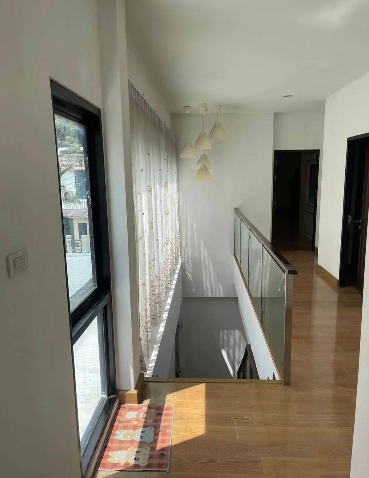 ให้เช่าบ้านปิ่นเกล้า จรัญสนิทวงศ์ : ให้เช่า หมู่บ้านสิริจันทร์ ถนน ฉิมพลี บ้านเดี่ยว 2 ชั้นครึ่ง 4 ห้องนอน 4 ห้องน้ำ จอดรถ ได้ 4คัน บ้านสวย พร้อมอยู่