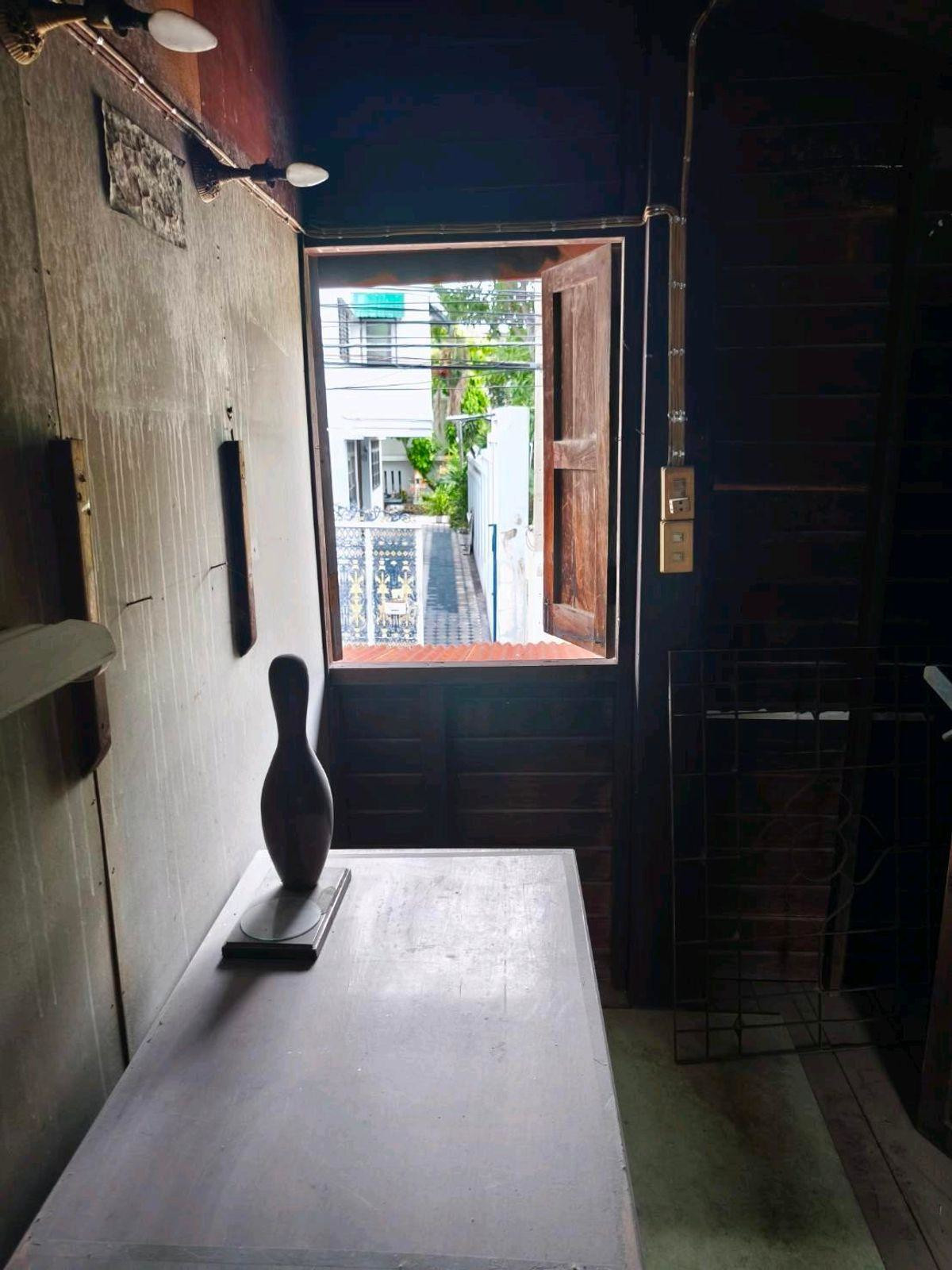 For SaleLandOnnut, Udomsuk : Land for sale in Soi Udomsuk 28 with wooden house **near BTS Udomsuk, very convenient to travel** (N.2064)