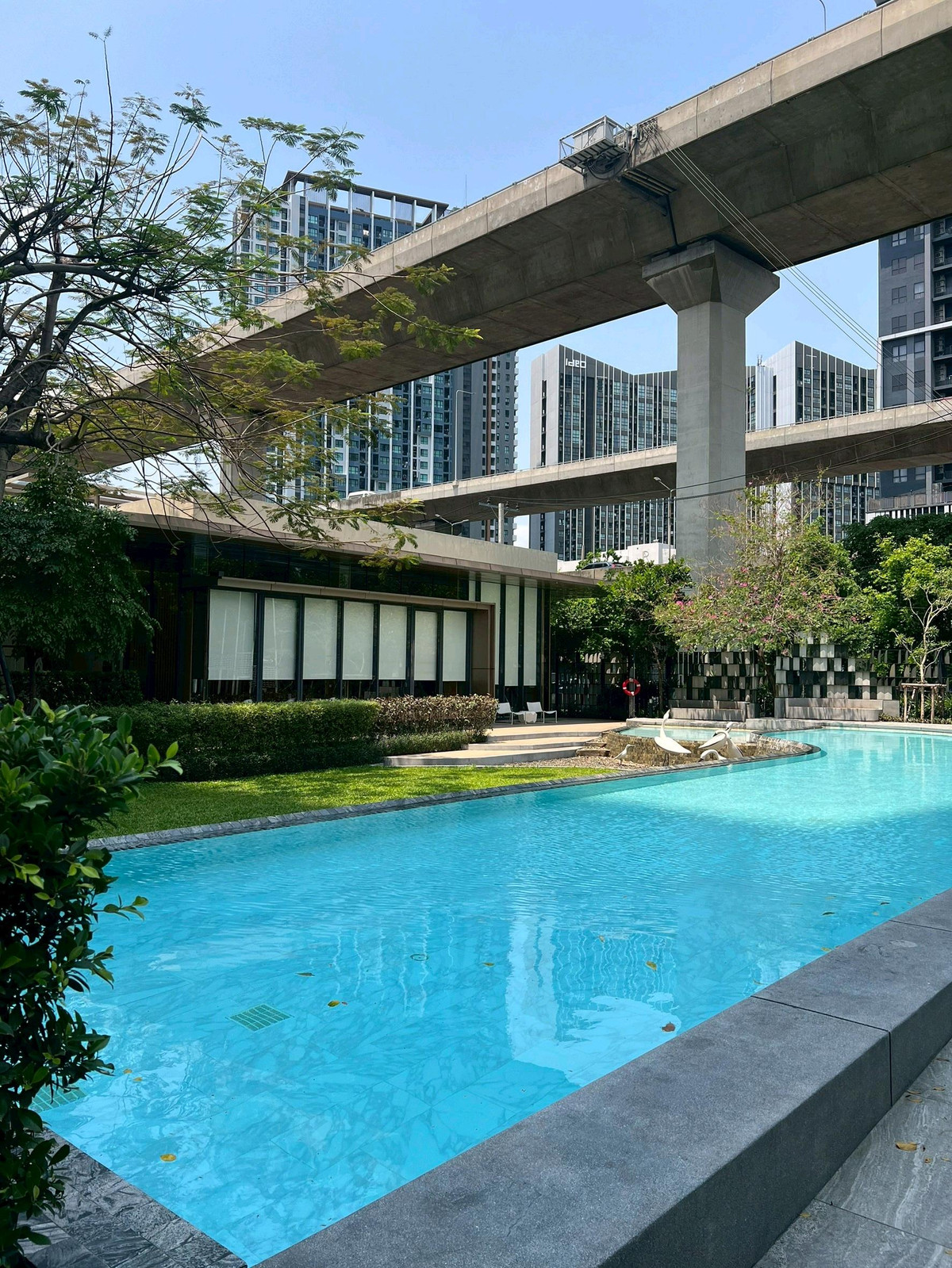 For RentCondoRama9, Petchburi, RCA : The Base Garden Rama9
Rent only 14,000, ready to reserve, negotiable, 1 bedroom, appointment to view 065-451-9256 Ning