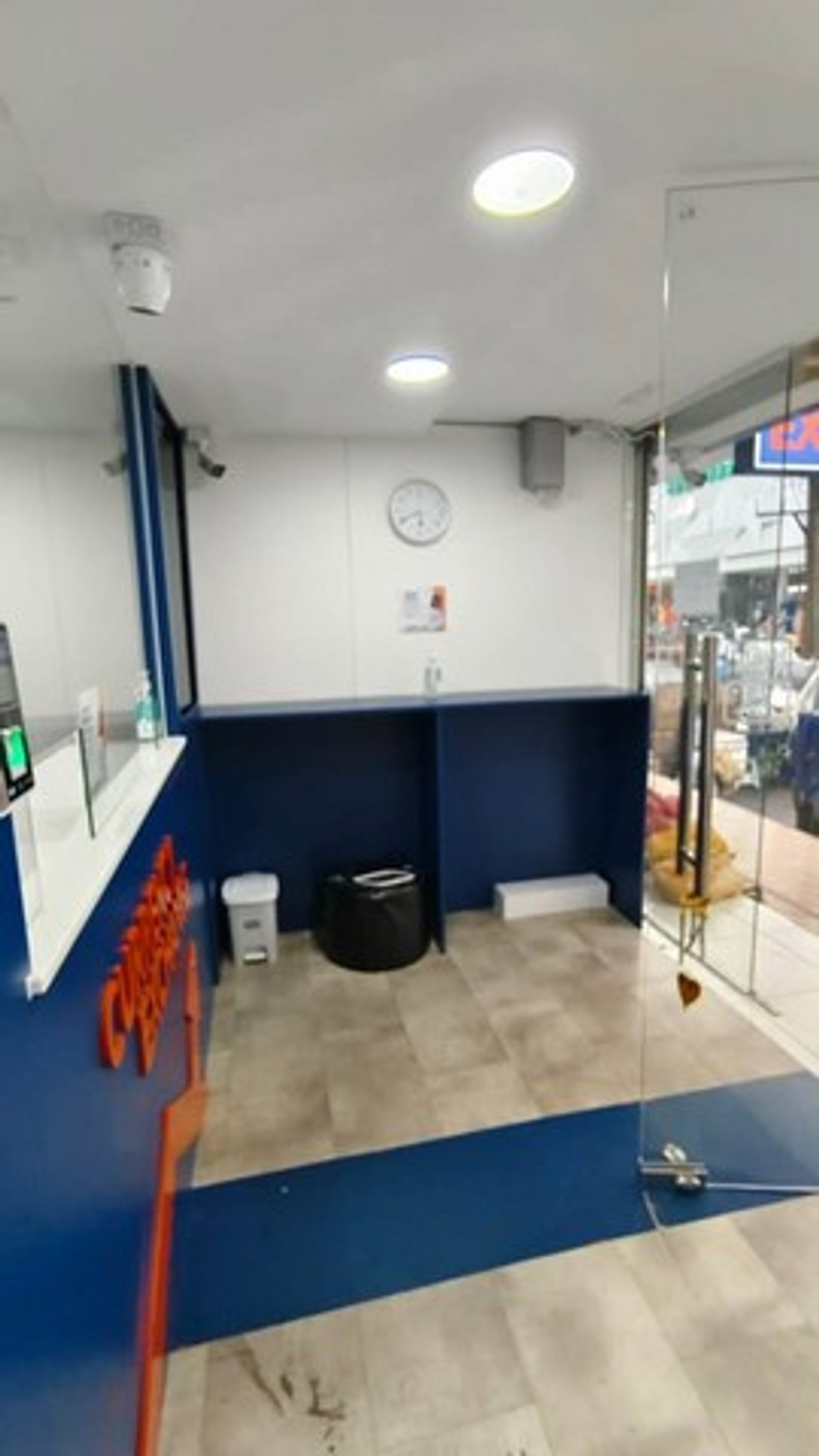 For RentShop HouseRatchathewi,Phayathai : HR3367 4-story building for rent, Pratunam-Ratchaprarop. Located in the heart of the busiest economic and commercial area in Bangkok. Convenient travel close to shopping