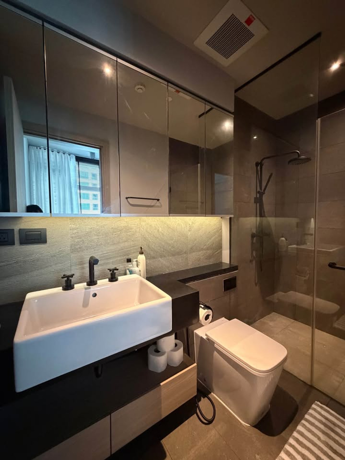 ให้เช่าคอนโดสุขุมวิท อโศก ทองหล่อ : ให้เช่า The Lofts Asoke ห้องใหม่แกะกล่อง! แต่งครบไม่เคยปล่อยเช่า ใกล้ MRT/ARL