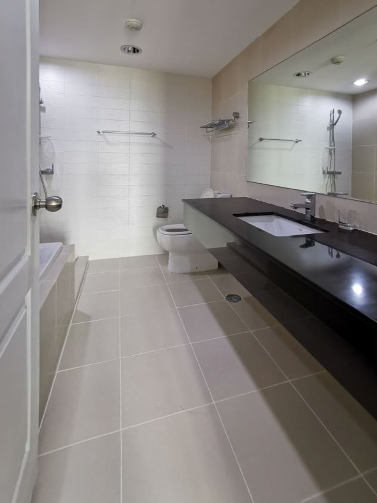 For RentCondoRama9, Petchburi, RCA : !! Beautiful room for rent, Belle Grand Rama 9 Condo, near MRT Rama 9.