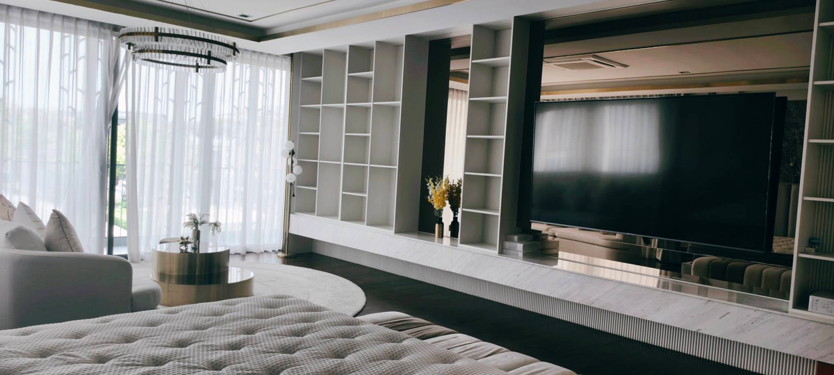 ขายบ้านพัฒนาการ ศรีนครินทร์ : Grand Bangkok Boulevard East Rama 9 บ้านเดี่ยวหรู 3 ชั้น พื้นที่ใช้สอย 827 ตร.ม. พร้อมเฟอร์นิเจอร์ทั้งหลัง Please call: 082-894-4624