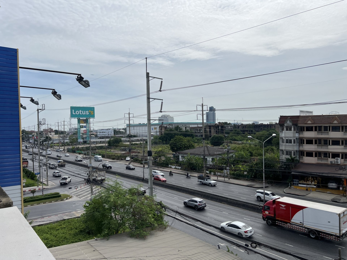 For RentShop HouseMin Buri, Romklao : Prime Commercial Building for Rent – Suwinthawong Main Road (Corner of Soi Sam Wa)