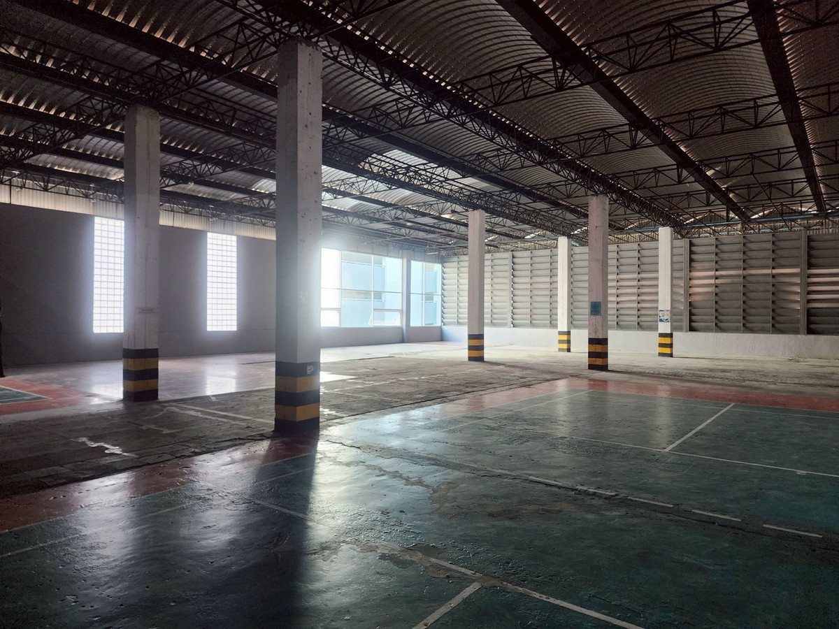 For RentRetail SpaceNana, North Nana,Sukhumvit13, Soi Nana : High-Ceiling Sport Space for Rent – Near BTS Nana