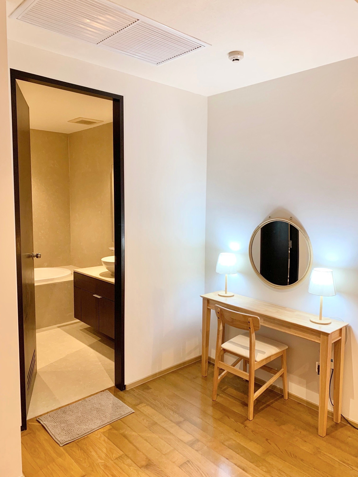 ให้เช่าคอนโดสุขุมวิท อโศก ทองหล่อ : ให้เช่า The Madison Condominium ราคา 75,000 บาท [MKr260414]