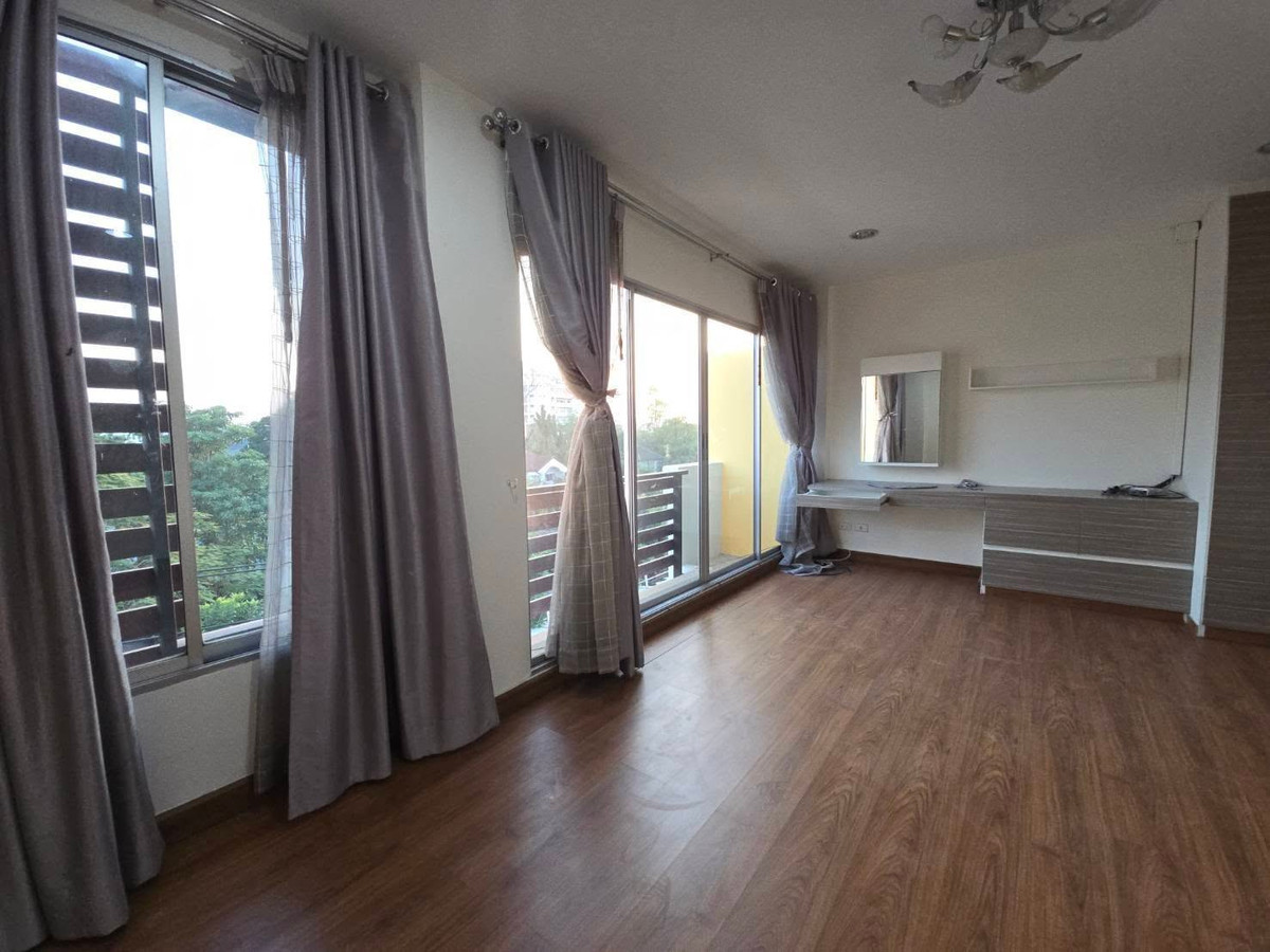 ขายทาวน์โฮมโชคชัย4 ลาดพร้าว71 : หลังมุม 26.7ตรว 6นอน5น้ำ2จอด ทาวน์โฮม 4 ชั้น บ้านกลางเมือง เออร์บาเนี่ยน ลาดพร้าว 71 