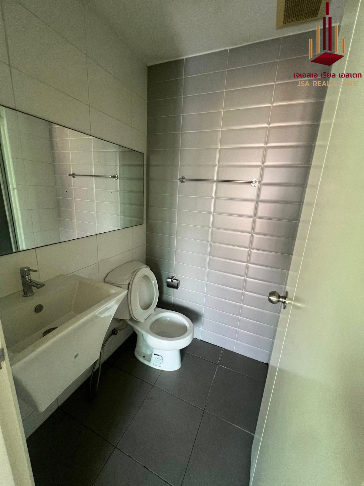 For RentCondoKhlongtoei, Kluaynamthai : ✨ For Rent: Aspire Rama 4 Condo ✨ 💰 Only 12,000 THB/month