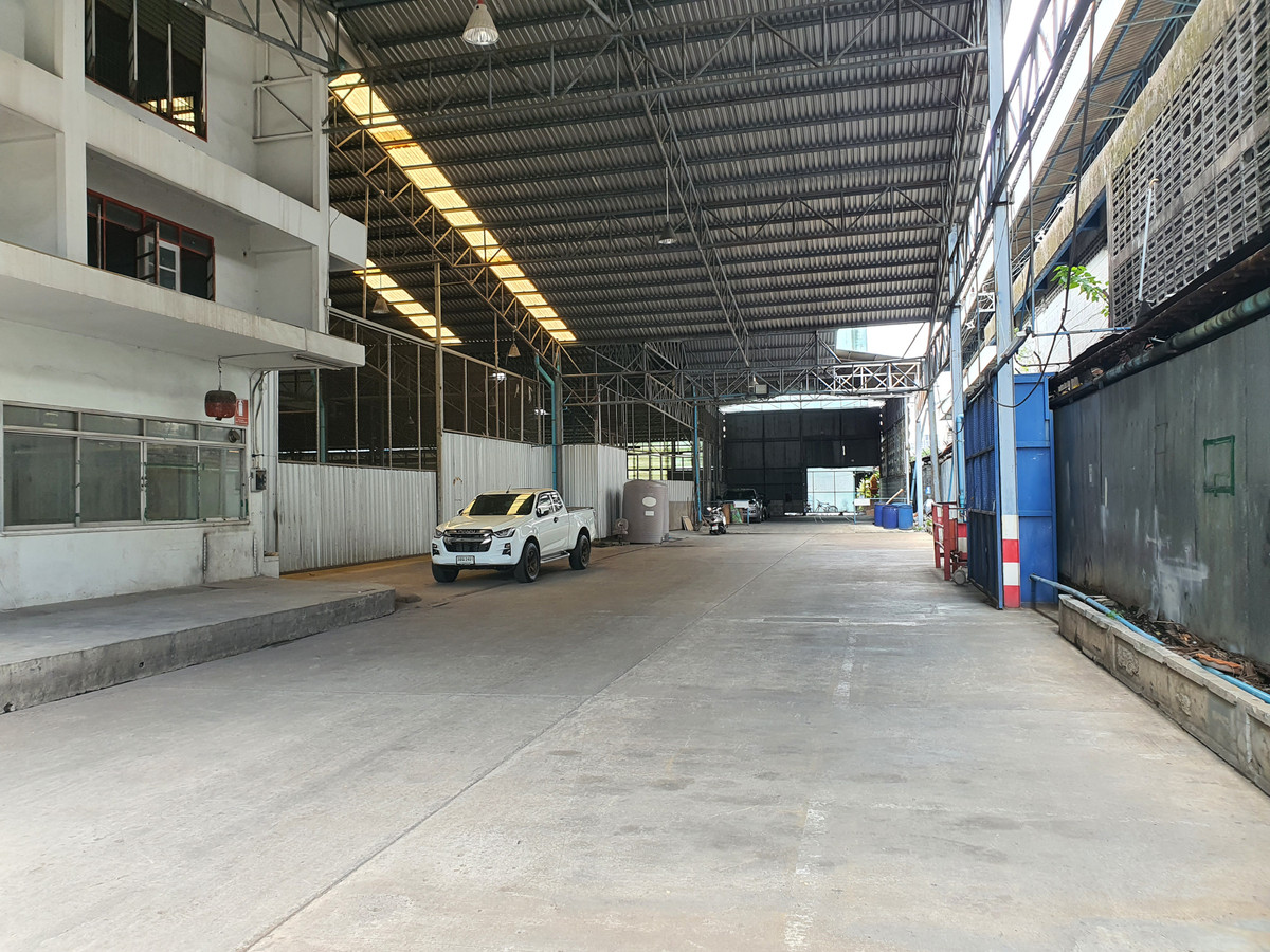 For SaleFactorySathorn, Narathiwat : Warehouse for sale with office building and dormitory, good location in the heart of the city, Rama 3 - Charoenrat.