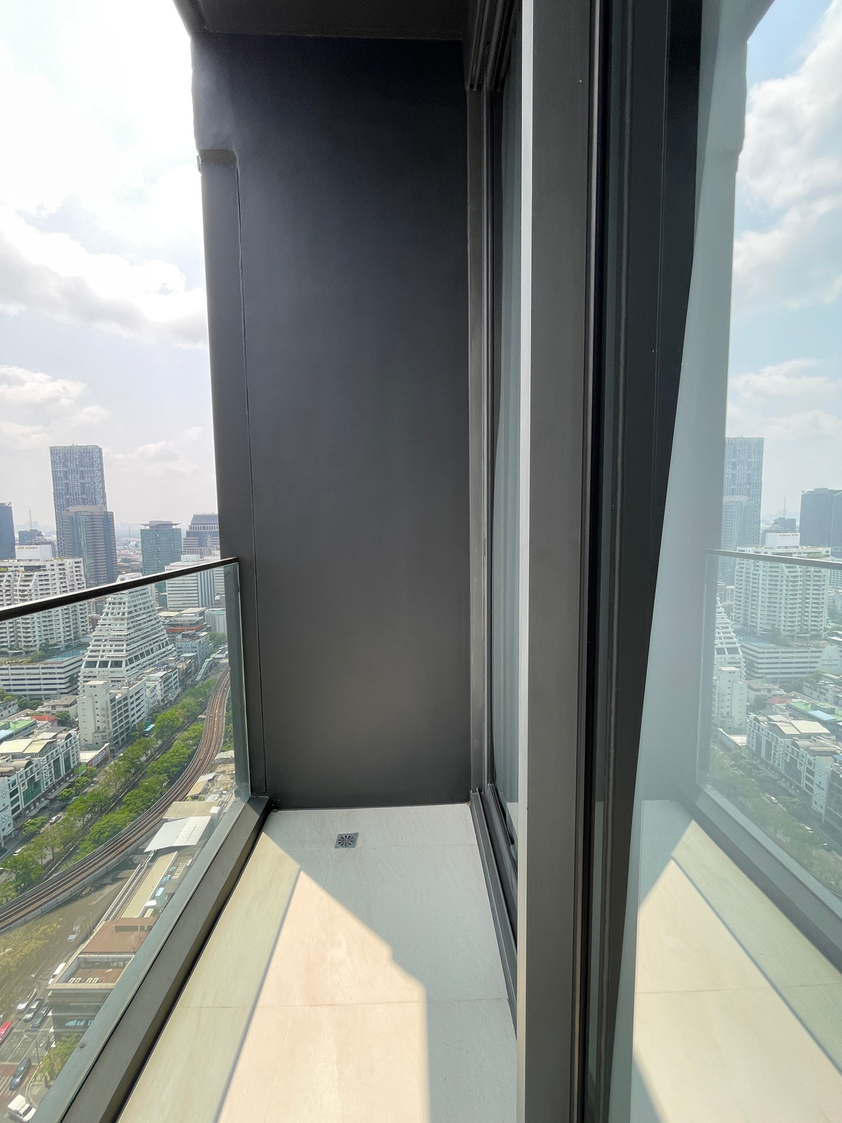 ขายคอนโดสีลม ศาลาแดง บางรัก : 💎 [Ultimate Legacy] ASHTON SILOM – 1BR XL (49.58 ตร.ม.) ชั้น 32 ห้องมุมแห่งวิสัยทัศน์เหนือระดับ บนถนนสายประวัติศาสตร์ 💎 