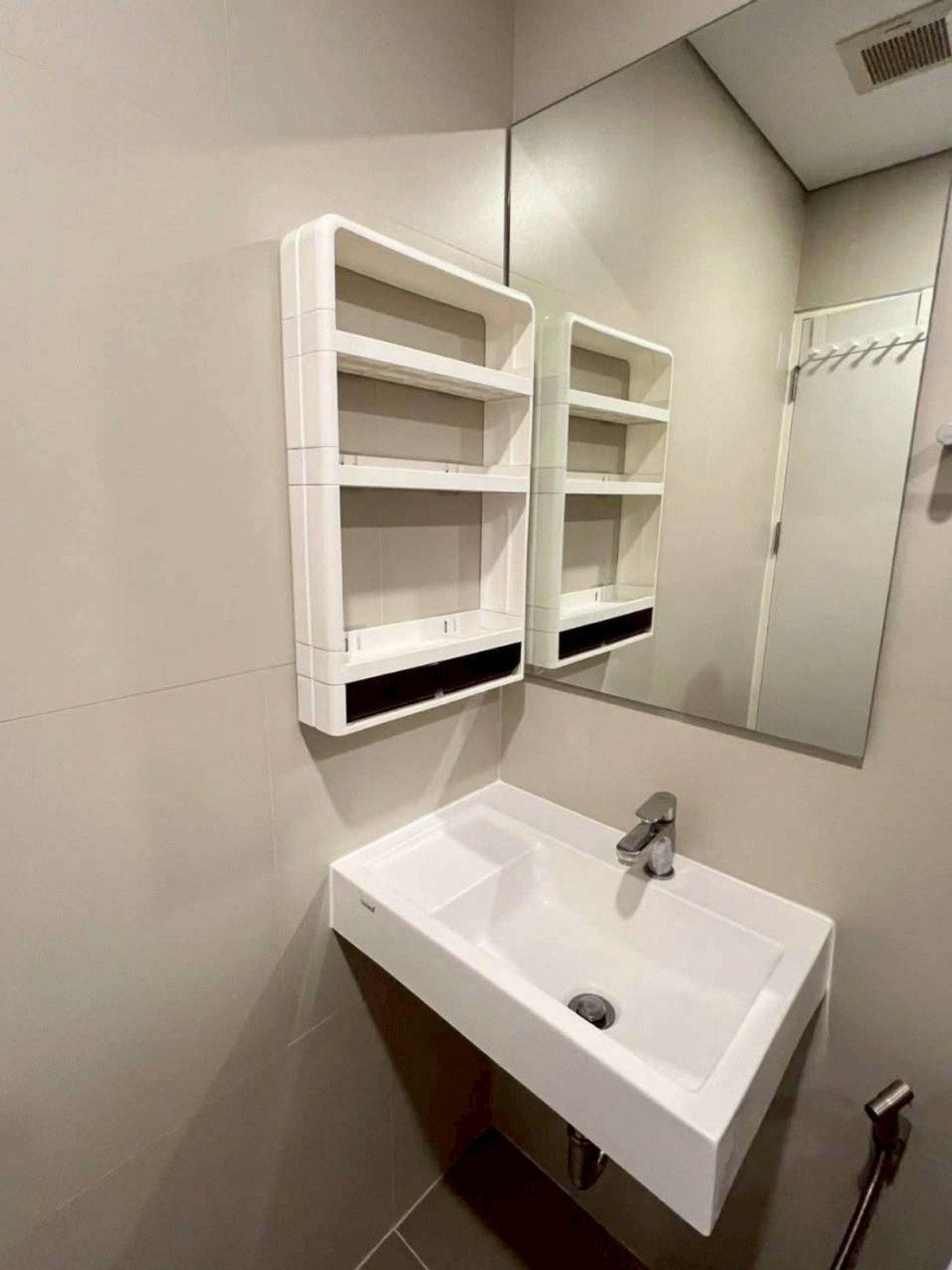 ให้เช่าคอนโดพระราม 3 สาธุประดิษฐ์ : ✅ LPRRS109 ✅ Line : @p2nproperty