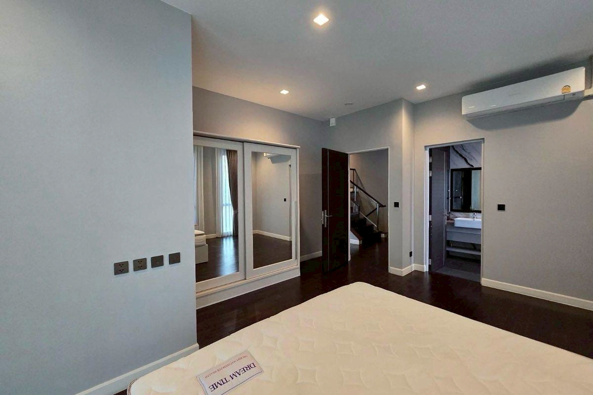 ให้เช่าบ้านพัฒนาการ ศรีนครินทร์ : ให้เช่าวิลล่าหรูโครงการใหม่ The Gentry พัฒนาการ 2 ใกล้ทองหล่อ (N.2062)