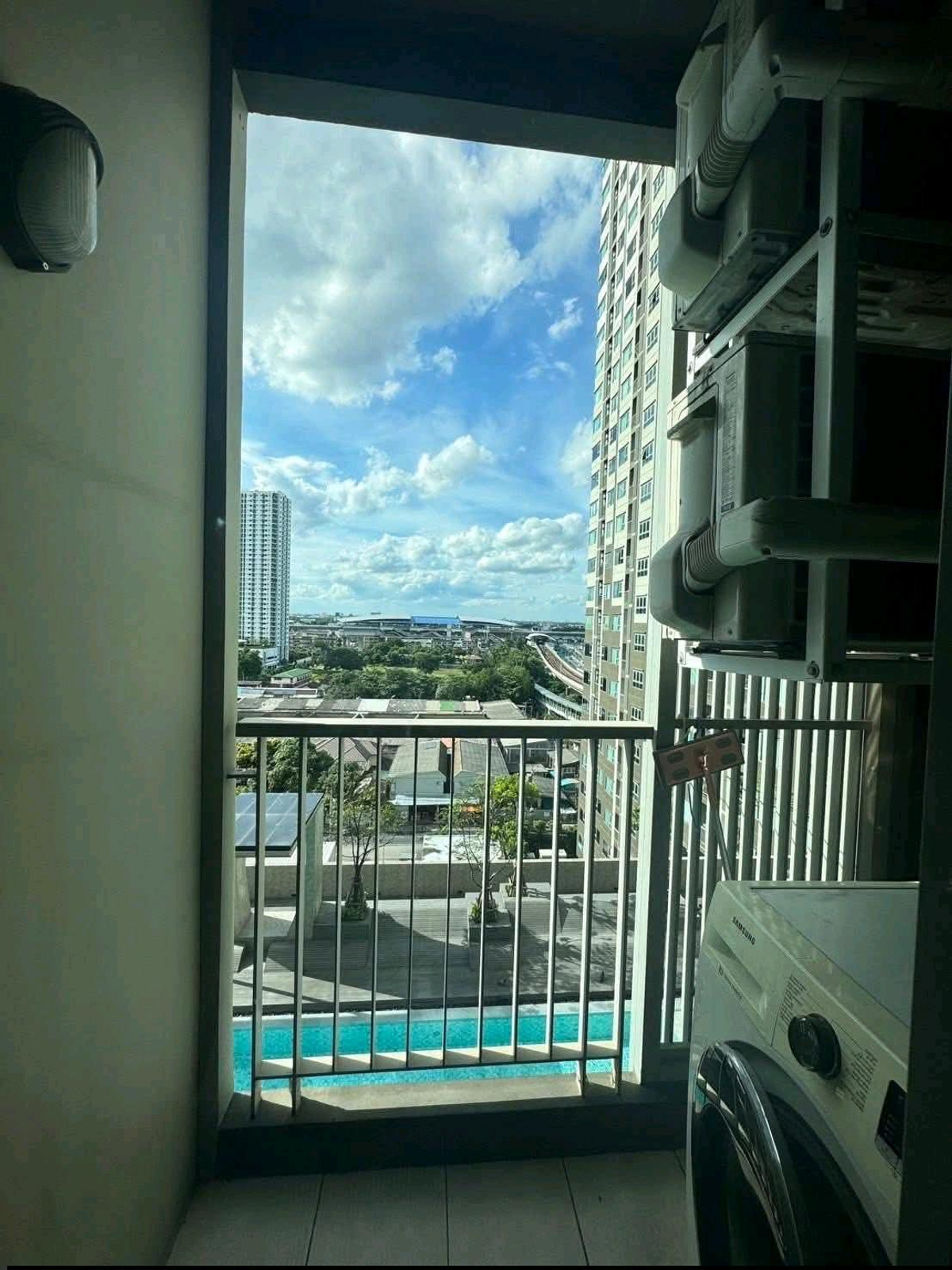 For RentCondoThaphra, Talat Phlu, Wutthakat : Condo near BTS/MRT Bang Wa (there is a Skywalk connecting to the front of the project)