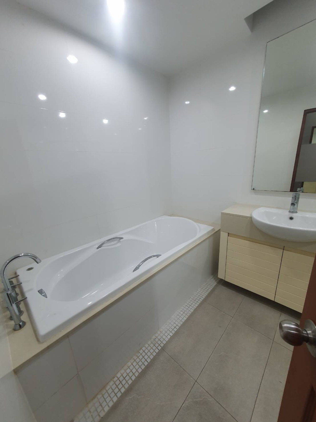 ให้เช่าคอนโดสุขุมวิท อโศก ทองหล่อ : Siri Residences 2 Bedroom Condo for Rent  