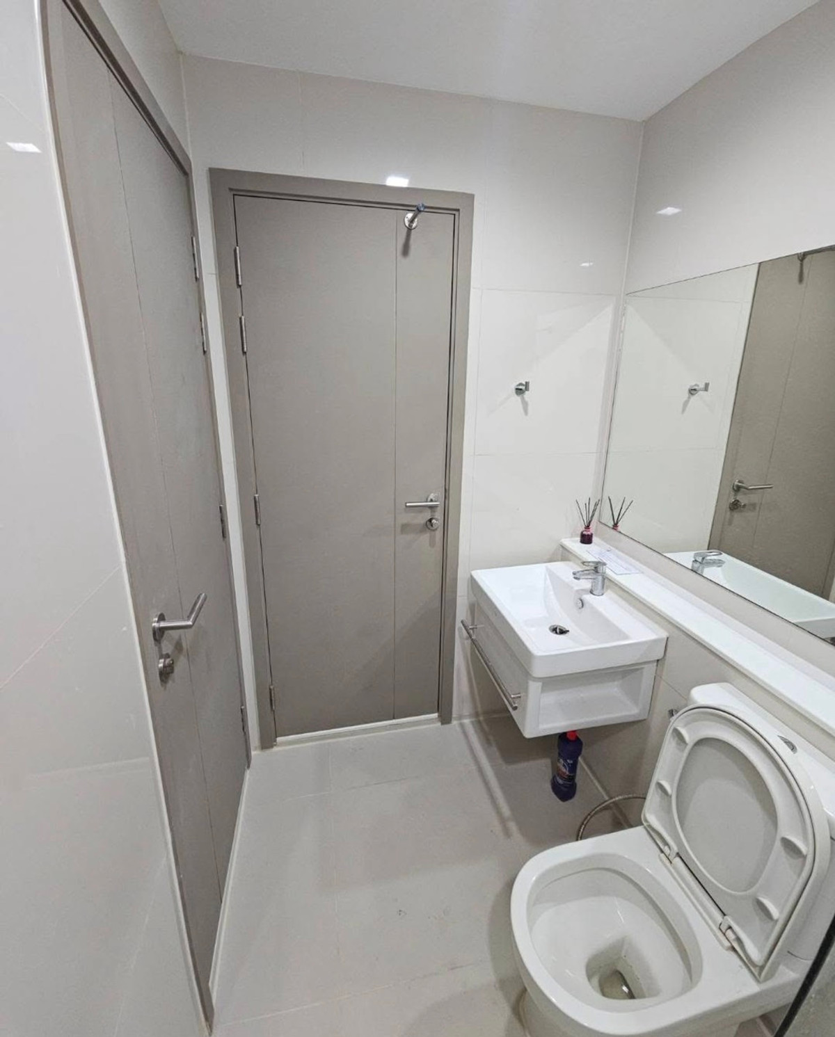 For RentCondoRama9, Petchburi, RCA : For Rent ✨ Life Asoke - Rama 9 ✨ Near Central Rama 9. Fully furnished with appliances.