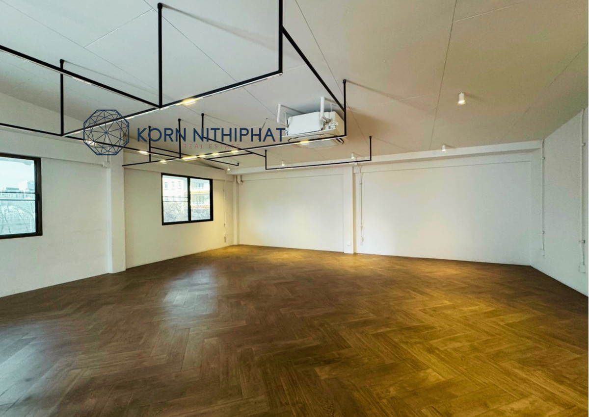 For RentOfficeSukhumvit, Asoke, Thonglor : For rent, 4-story detached building, 1,000 sq m, STAND ALONE BUILDING @ Thonglor Sukhumvit 55.