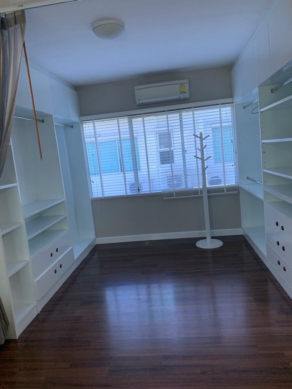 For RentTownhomePattanakan, Srinakarin : 3-story townhome for rent in Krungthep Kreetha Soi 7, near Samitivej Hospital. Srinakarin and Wellington International School 🏫