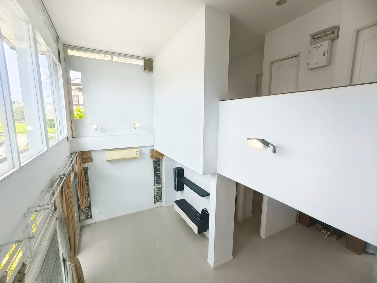 ขายบ้านมีนบุรี-ร่มเกล้า : ขาย บ้านเดี่ยว สัมมากร รามคำแหง162/1 ติดรถไฟฟ้า 4 ห้องนอน 3 ห้องน้ำ เพดานสูง double volume มีห้องนอนชั้นล่าง พร้อมตกแต่ง ค่าส่วนกลางถูก