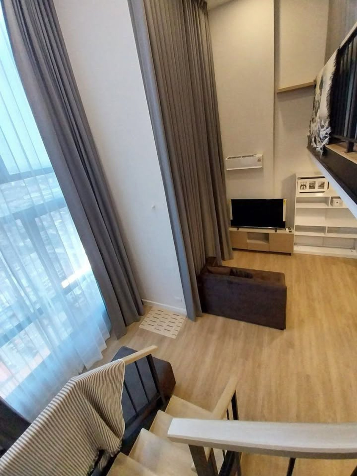 ให้เช่าคอนโดราษฎร์บูรณะ สุขสวัสดิ์ : 🏙️ อยู่คอนโดแต่ฟีลบ้าน! Xtra Loft เพดานสูง 4.95 ม. วิวโค้งน้ำเจ้าพระยา