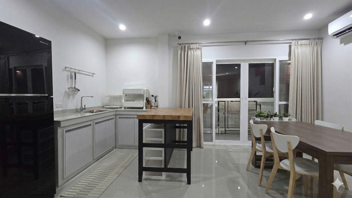 For SaleTownhomeSamut Prakan,Samrong : 2-story townhome for sale, corner unit | Lower than actual cost. Hurry before it sells out! Supalai Ville Bangna-Wongwaen Project (Supalai Ville Bangna-Wongwaen), Bang Phli, Samut Prakan. Corner house + area next to the house. Get the feel of a single hou