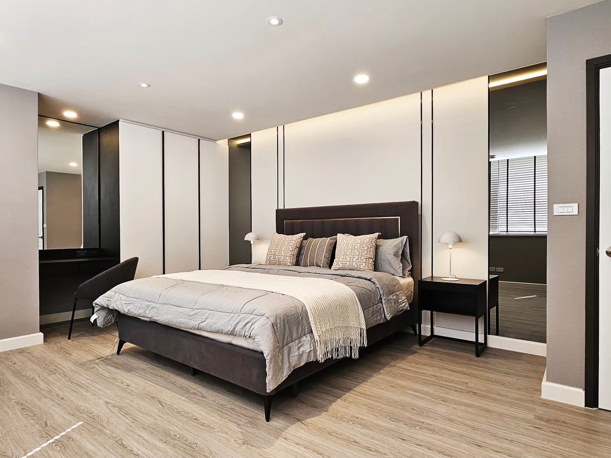 ขายคอนโดสุขุมวิท อโศก ทองหล่อ : SALE The President Park Sukhumvit 24,  Contact 062-496-6454