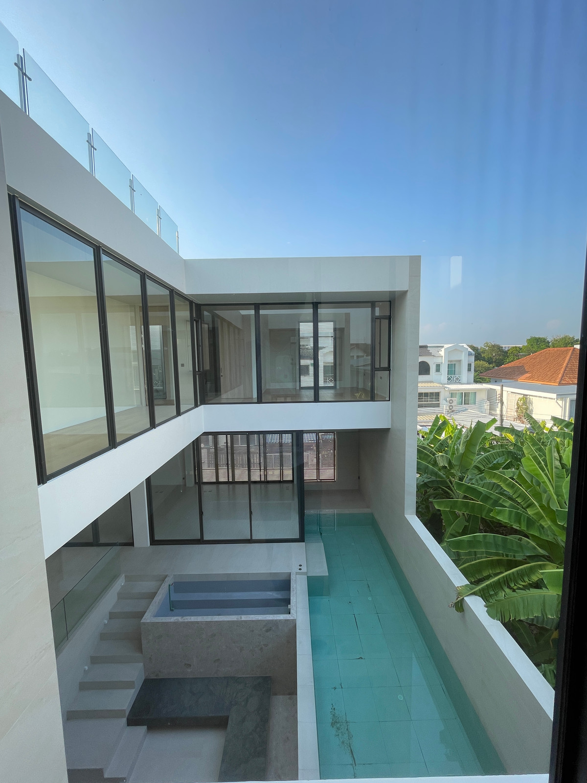 ขายบ้านเลียบทางด่วนรามอินทรา : 🔥 EXCLUSIVE PROMOTION 🔥โอกาสสุดท้ายในการครอบครองในราคาพิเศษที่สุด [ขาย] 💎 Ultra Luxury Show Unit | ELIVA Ekkamai - Eastville 💎 บ้านเดี่ยวหรู 3 ชั้น ดีไซน์ Mid-Century Modern — ความเป็นส่วนตัวสูงสุดเพียง 4 ยูนิตในโครงการ!