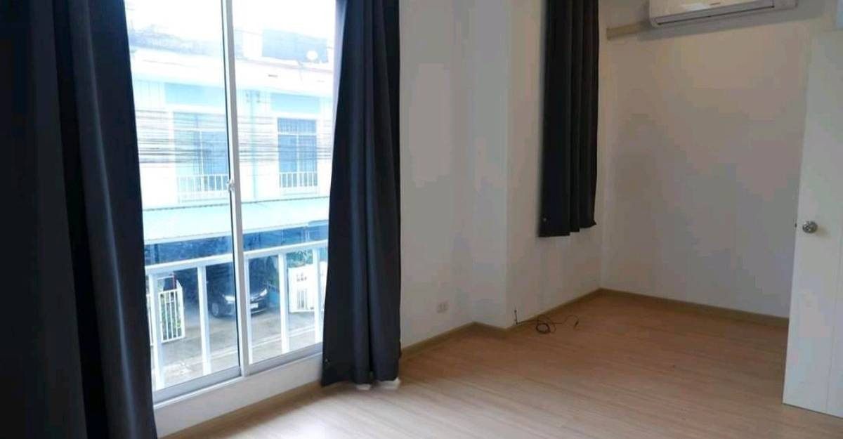 ให้เช่าทาวน์โฮมนนทบุรี บางใหญ่ บางบัวทอง : ให้เช่าทาวน์โฮม เสนา วีว่า รัตนาธิเบศร์ - บางบัวทอง ใกล้ แม็คโคร บางบัวทอง เพียง 2 นาที