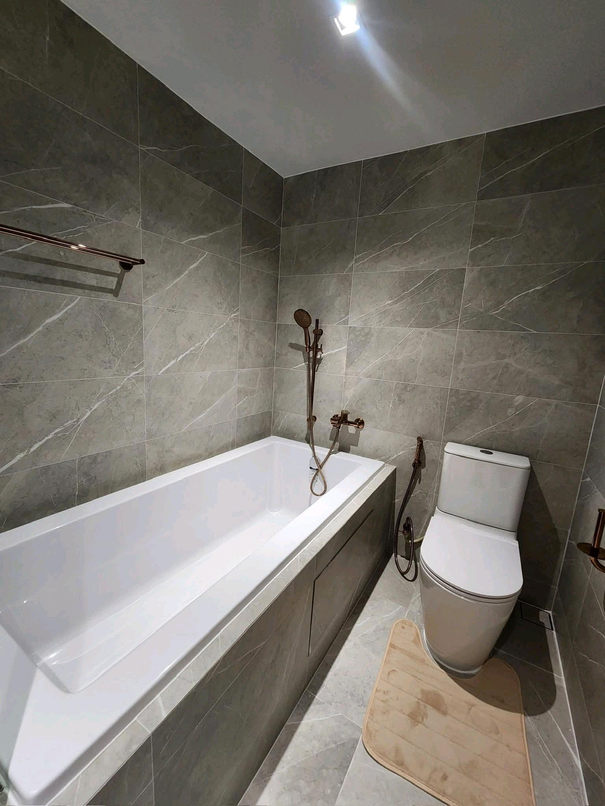 For RentCondoSukhumvit, Asoke, Thonglor : ✨ Minimal Luxury condo in the heart of Thonglor, corner room, pool view, good atmosphere, convenient travel ✨