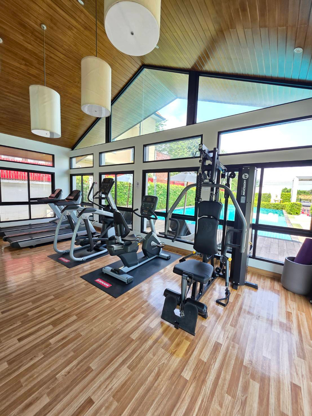 ขายบ้านลาดกระบัง สุวรรณภูมิ : ขายบ้านแฝด 3ชั้น สภาพบ้านใหม่มากๆ เจ้าของตกแต่งเสร็จแทบจะไม่ได้ใช้เลย 