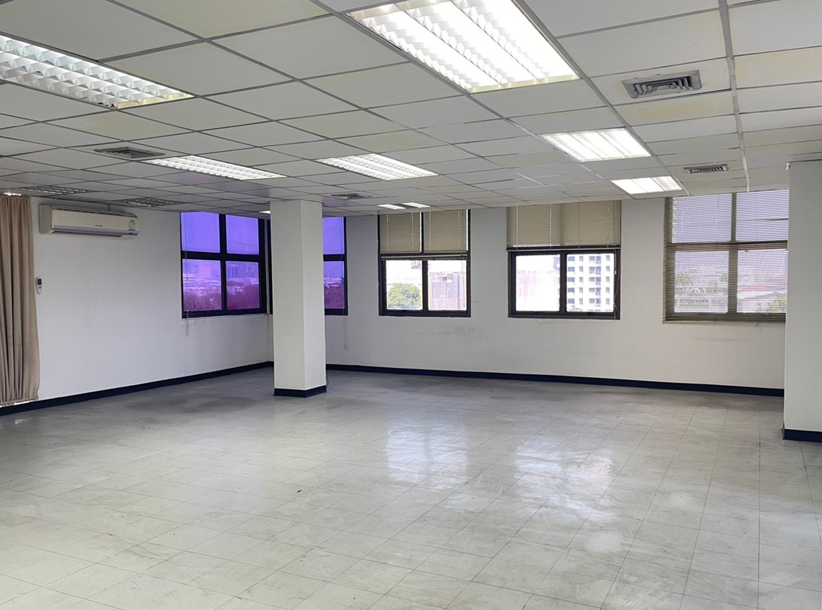 For RentShop HouseRama9, Petchburi, RCA : For rent, 6-story office building in the heart of the city, Rama 9, suitable for an office / warehouse / clinic.