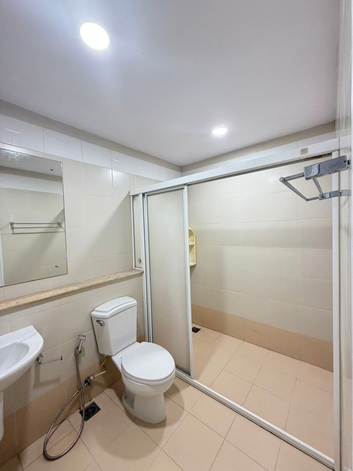 For RentTownhomeThaphra, Talat Phlu, Wutthakat : 3-story townhome, corner room, beautifully decorated, for rent in Phasi Charoen-Bang Wa area. Near BTS Bang Wa, only 1.8 km.