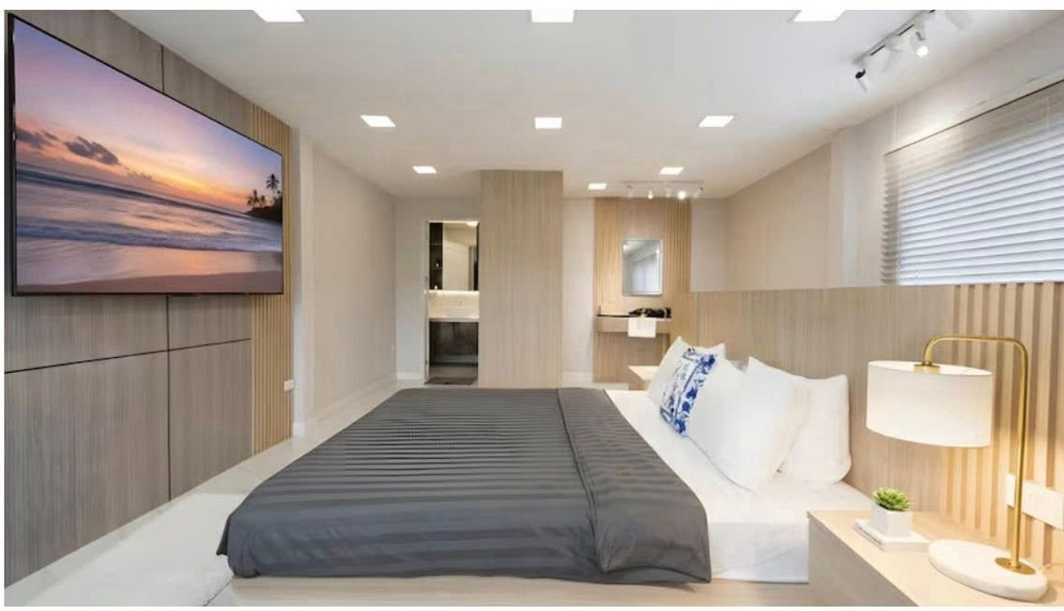 ให้เช่าบ้านรัชดา ห้วยขวาง : ปล่อยเช่าบ้าน 2 ชั้น หลังมุม ขนาด 36 ตรว. 300 ตรางเมตร ซอยรัชดา 18 บ้านสวยตกแต่งใหม่ เฟอร์นิเจอร์ครบพร้อมอยู่ ในหมู่บ้าน ปลอดภัยไม่มีโจร เพื่อนบ้านดีไม่มีปัญหา จอดรถหน้าบ้านได้ 1-2 คัน
