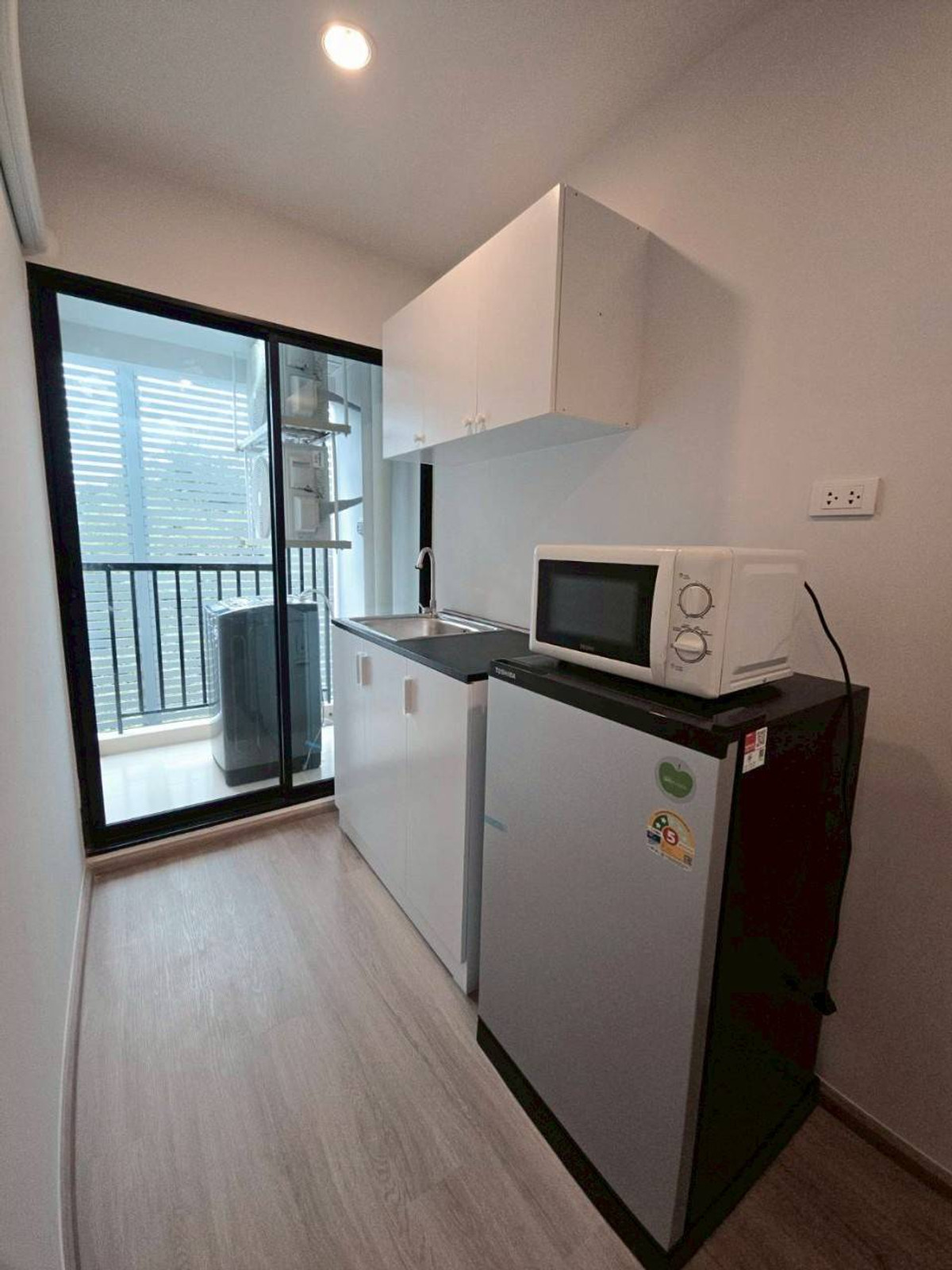 For RentCondoKasetsart, Ratchayothin : For rent ⭐️ 𝗛𝗶 𝗥𝗮𝘁𝗰𝗵𝗮𝘆𝗼𝘁𝗵𝗶𝗻 𝗖𝗼𝗻𝗱𝗼 🚈 ℬ𝓉𝓈. Ratchayothin has a free shuttle. !!! 𝟭𝟬𝟬𝟬𝟬 baht/month 💸