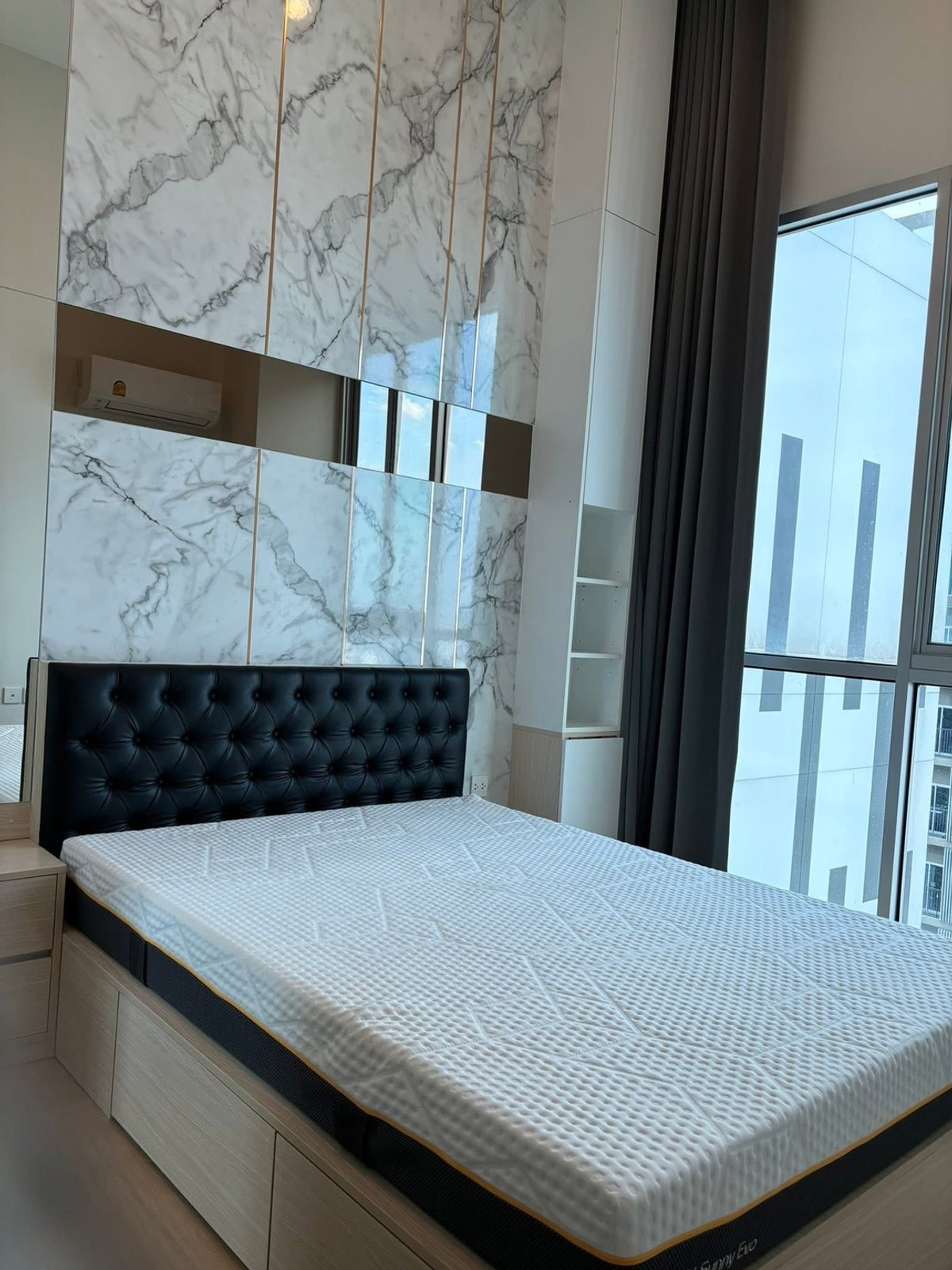 ให้เช่าคอนโดรัชดา ห้วยขวาง : ให้เช่า Noble Revolve 1  ราคา 38,000 บาท [NCr260316]