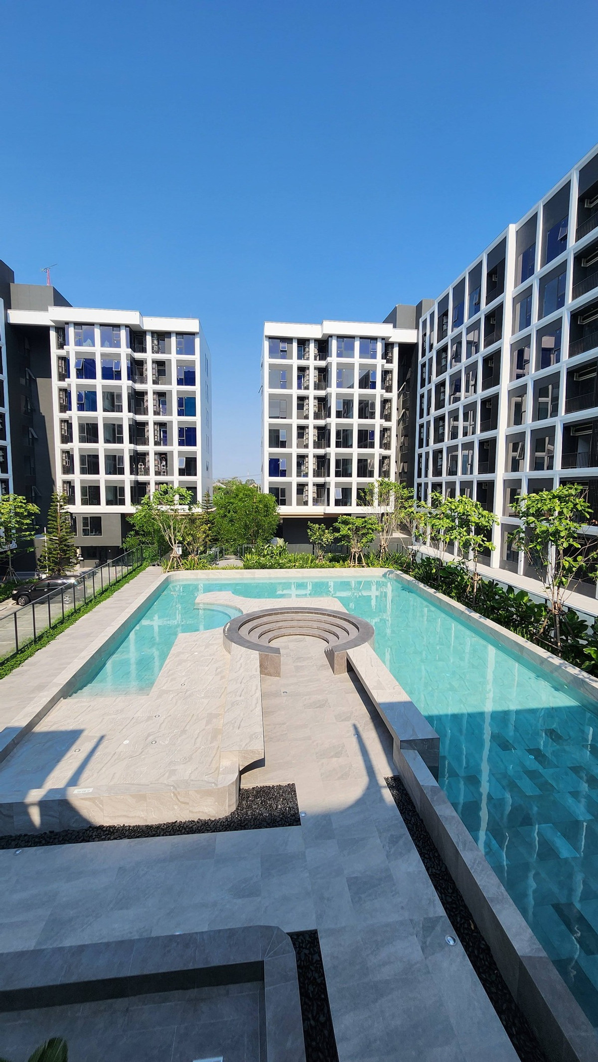 For RentCondoKasetsart, Ratchayothin : Chapter One More Kaset — Pool view, ready to move in!!