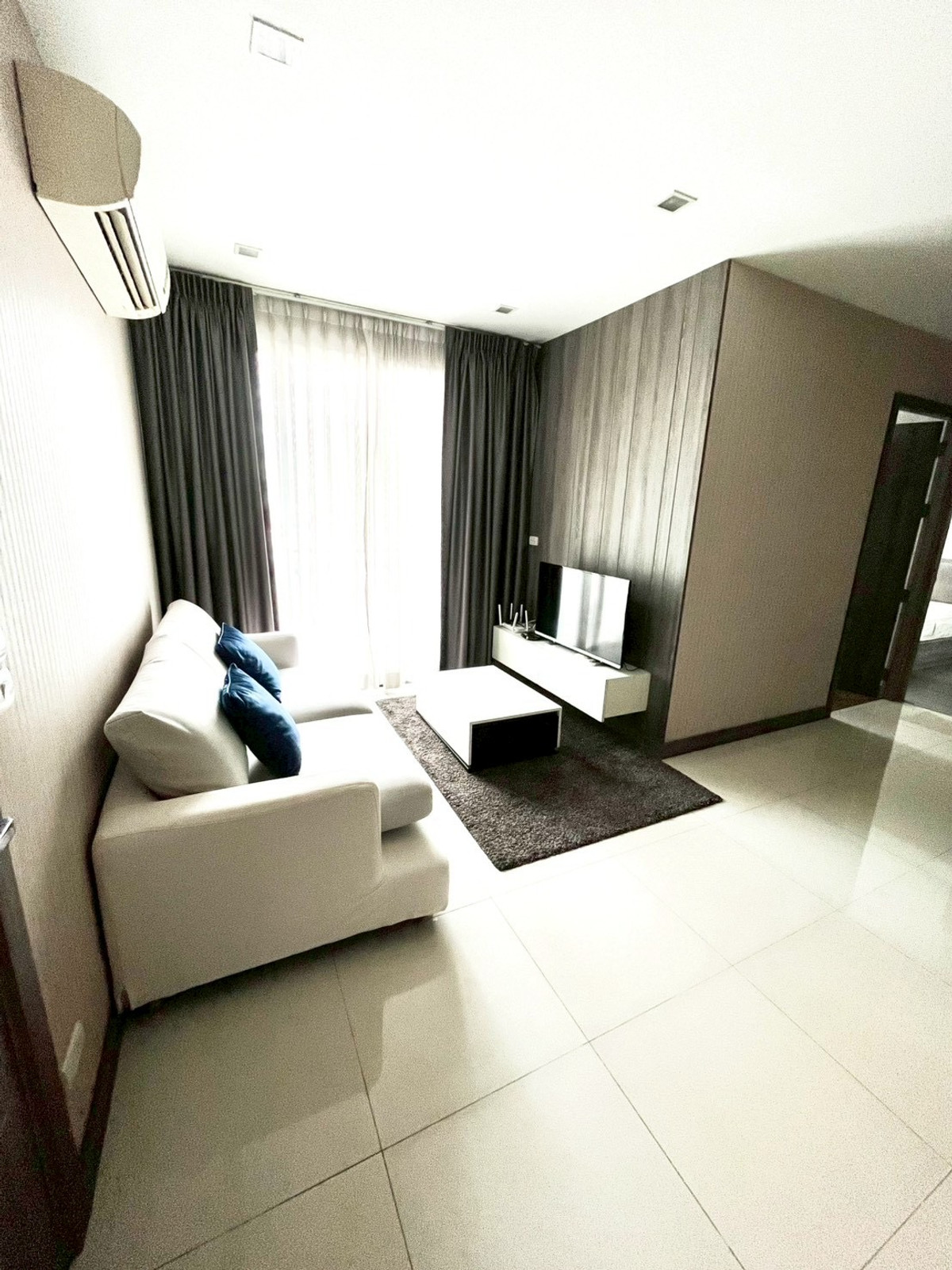 For SaleCondoSukhumvit, Asoke, Thonglor : Trapezo Sukhumvit 16 / 2 Bedrooms (SALE WITH TENANT), Trapezo Sukhumvit 16 / 2 Bedrooms (Sale with Tenant) BJ114