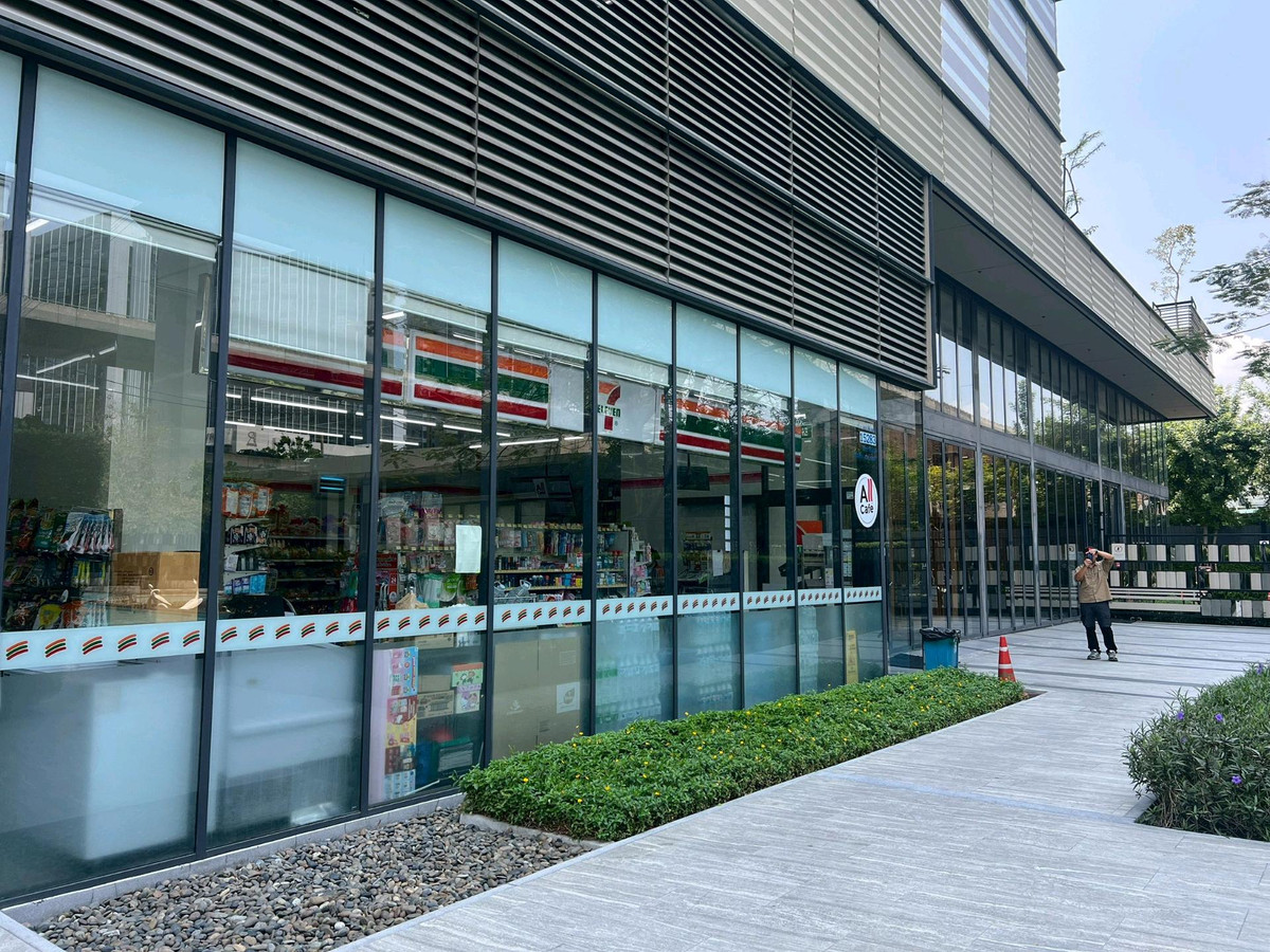 For RentCondoRama9, Petchburi, RCA : The Base Garden Rama9
Rent only 14,000, ready to reserve, negotiable, 1 bedroom, appointment to view 065-451-9256 Ning