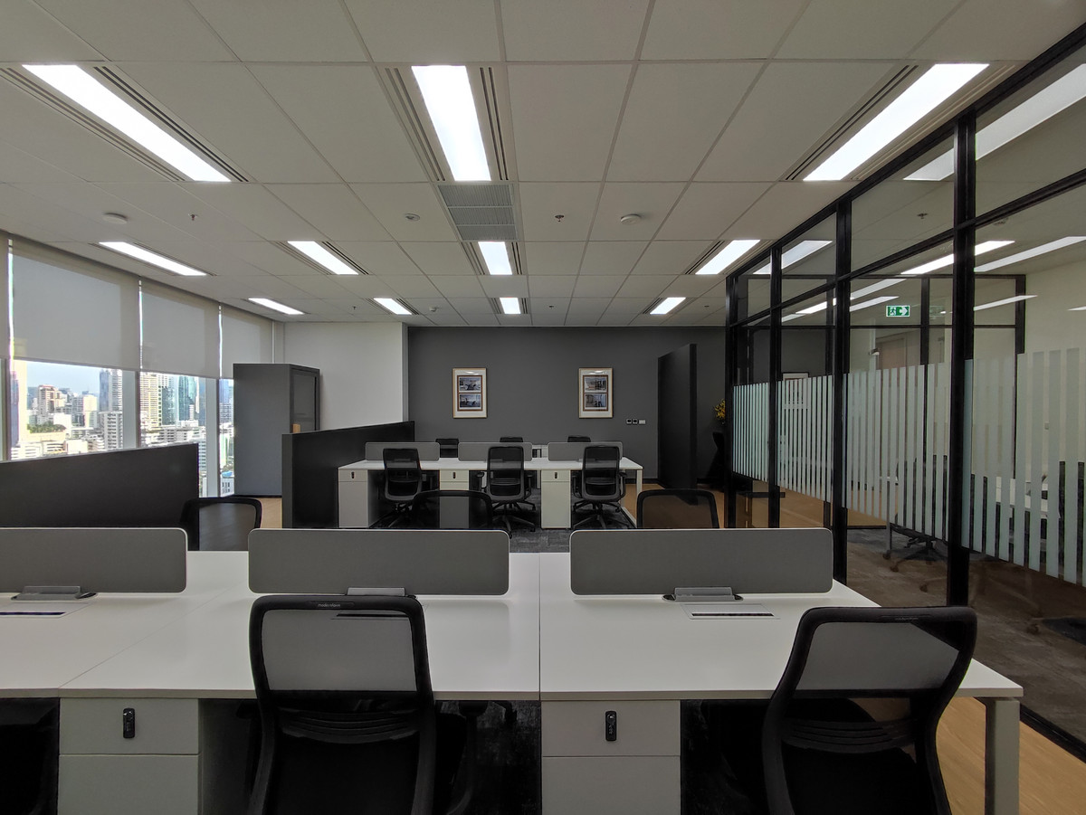 ให้เช่าสำนักงานนานา : ออฟฟิศ สำนักงานให้เช่า ตกแต่งพร้อมเข้าอยู่ สุขุมวิท นานา (Office For Rent) อาคาร เจแอลเค ทาวเวอร์ ( JLK Tower Office Building ) พื้นที่สำนักงาน ขนาด 116 ตารางเมตร ใกล้รถไฟฟ้า BTSนานา, วัฒนา, สุขุมวิท, อโศก, เพลินจิต