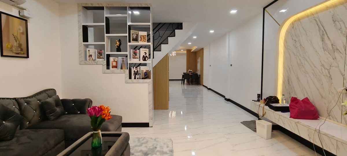 For SaleTownhomePattaya, Bangsaen, Chonburi : Chatkaew Group Village Phase 1 / 2 Bedrooms (FOR SALE) BEWN141